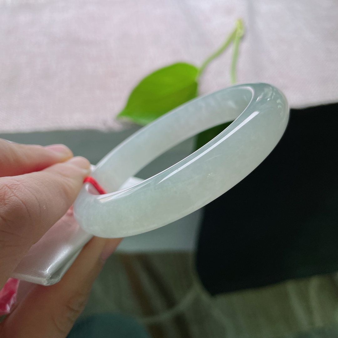 淡绿底正圈，水润细腻，淡雅倾心，种老，小清新，减龄，百搭，无裂，ss52683a