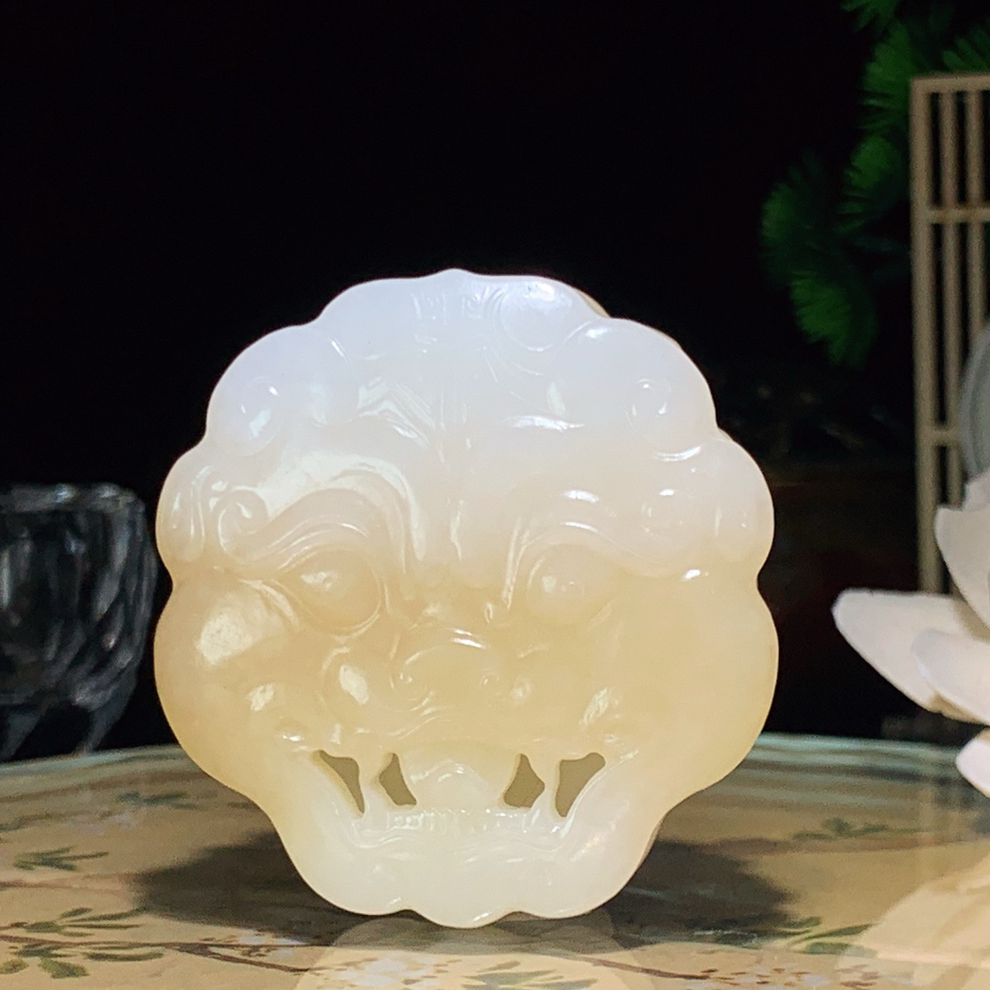 新疆和田玉且末糖兽面皮带扣！尺寸55/52/14重52.5克 玉质细腻油润。手推出油。佩戴高端典雅。