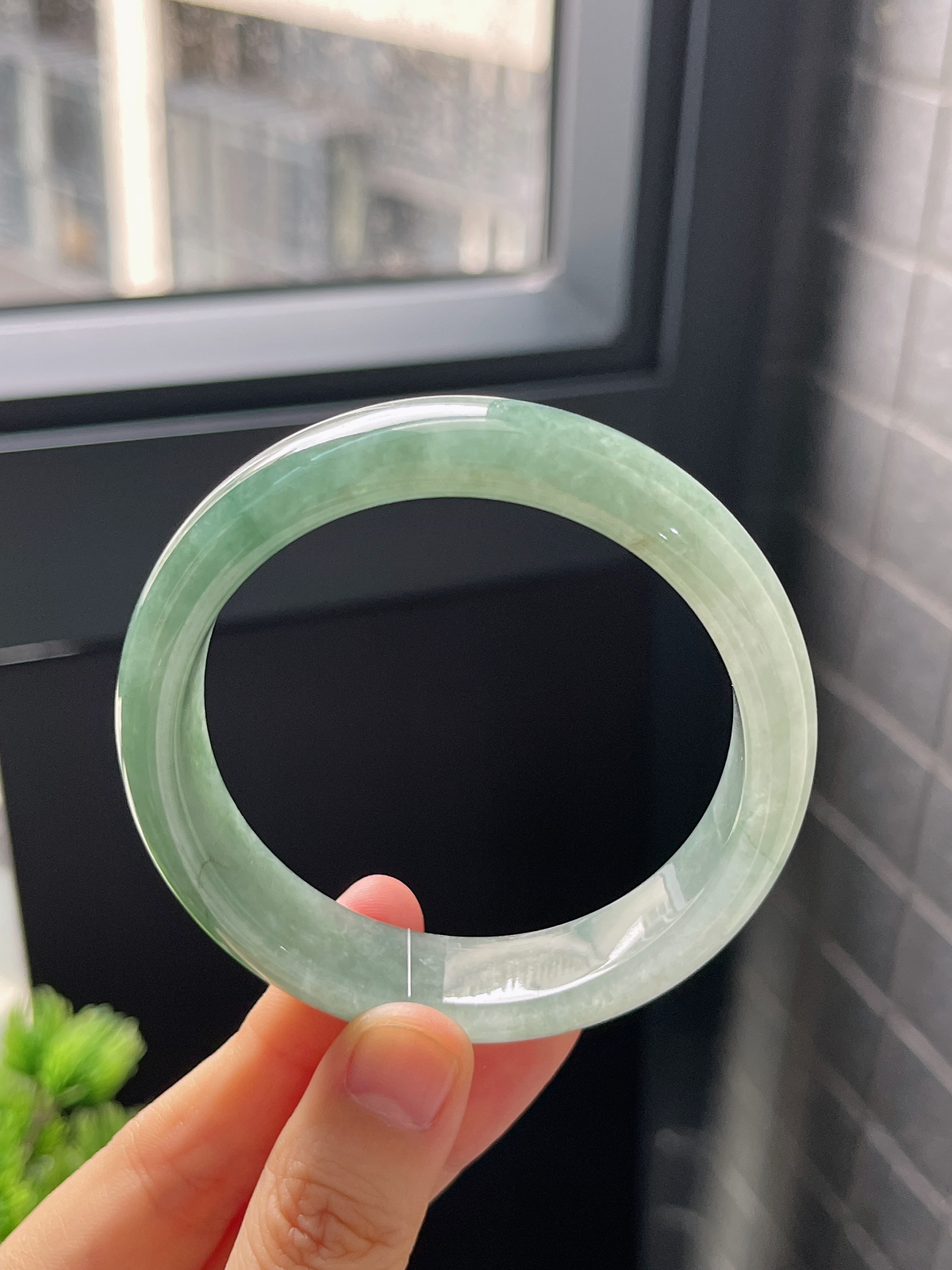 正圈55.9圈口，翡翠糯化种灰绿色手镯