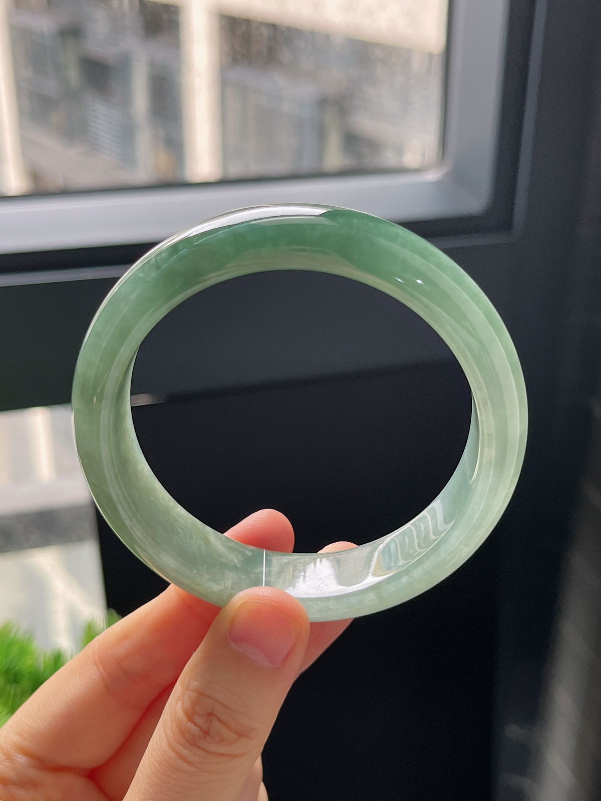 正圈57圈口，翡翠糯化种绿色手镯