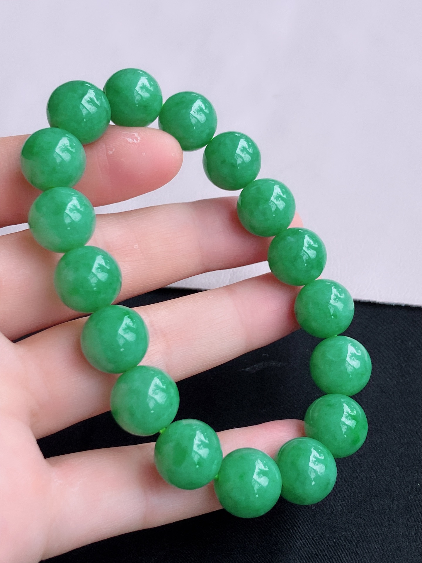 果绿手串，色美清爽，尺寸12.5/自然光实拍