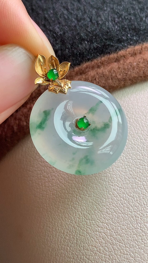 天然翡翠，飘花平安扣，18k金 尺寸21.7-5.6 hm517