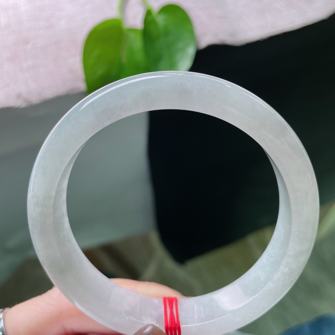 60.4/13/8.3，淡绿底正圈，大圈口，水润细腻，干干净净，柔美动人，无裂，ss52625a
