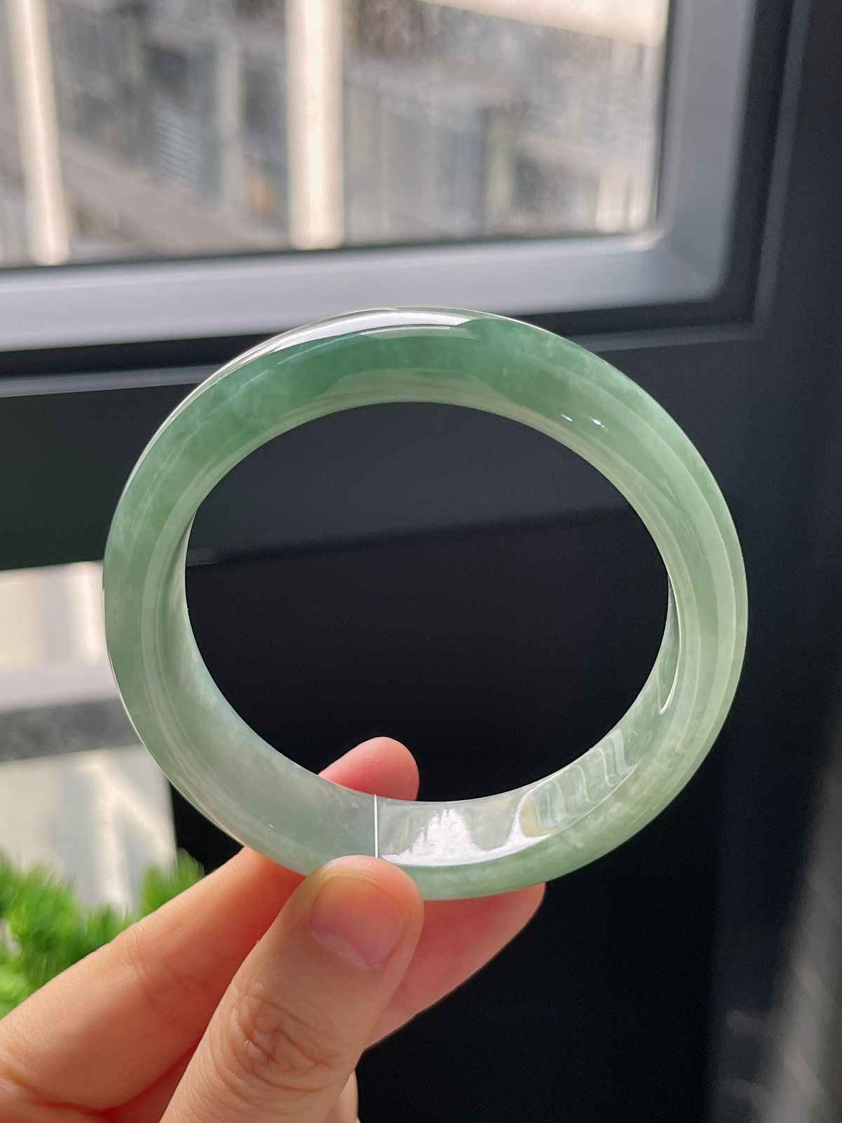 正圈57圈口，翡翠糯化种绿色手镯