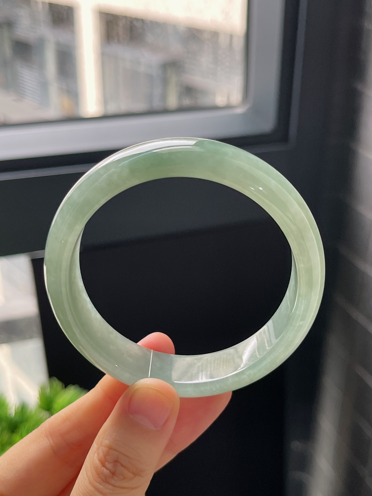 正圈55.7圈口，翡翠冰糯种绿色手镯