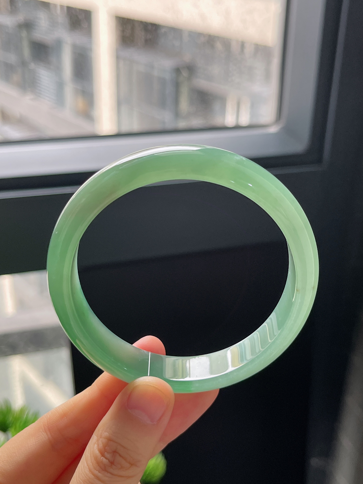正圈60圈口，翡翠冰糯种绿色手镯