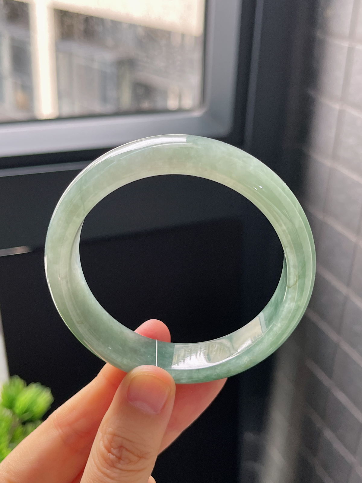 正圈55.9圈口，翡翠糯化种灰绿色手镯