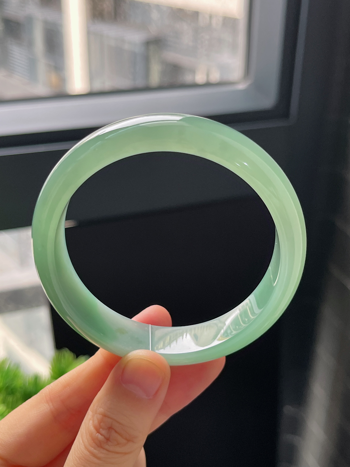 正圈57.3圈口，翡翠冰糯种绿色手镯