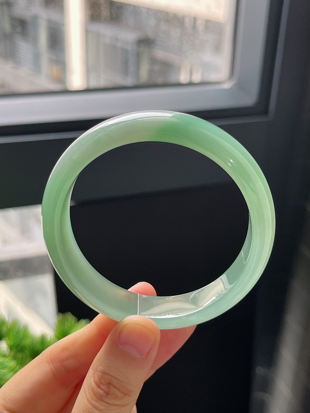 正圈57.3圈口，翡翠冰糯种绿色手镯