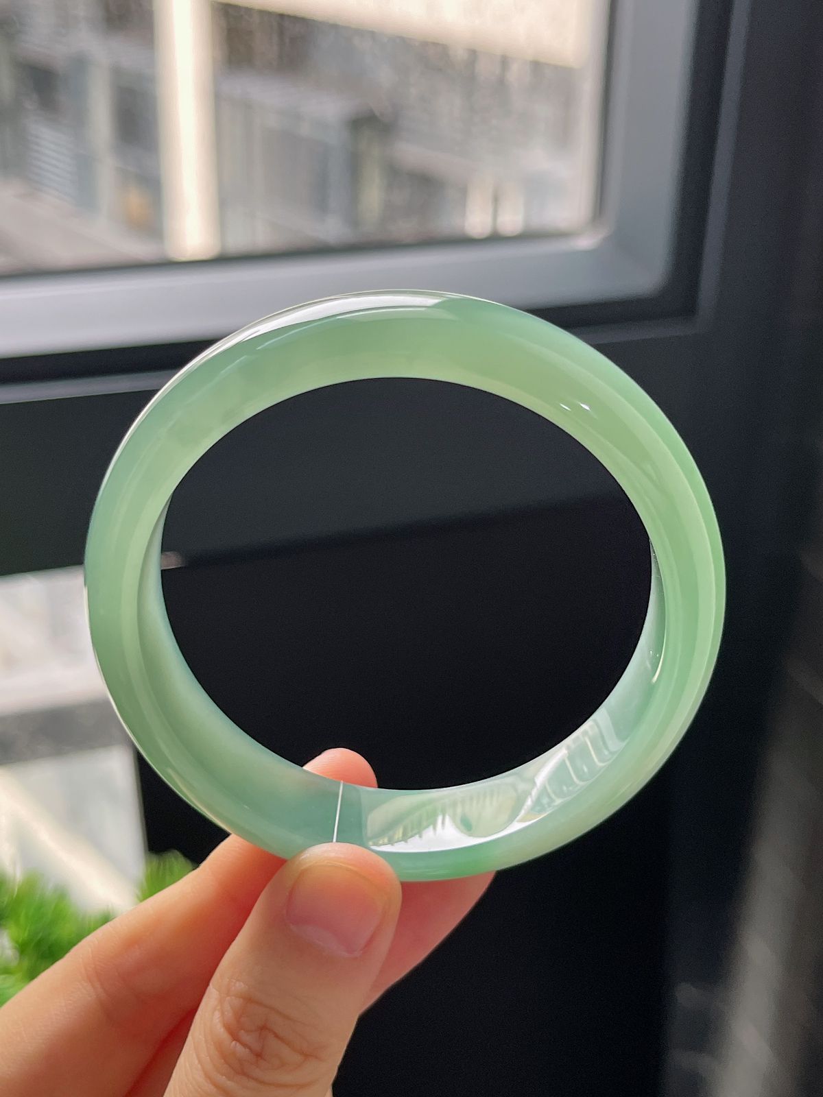 正圈57.3圈口，翡翠冰糯种绿色手镯