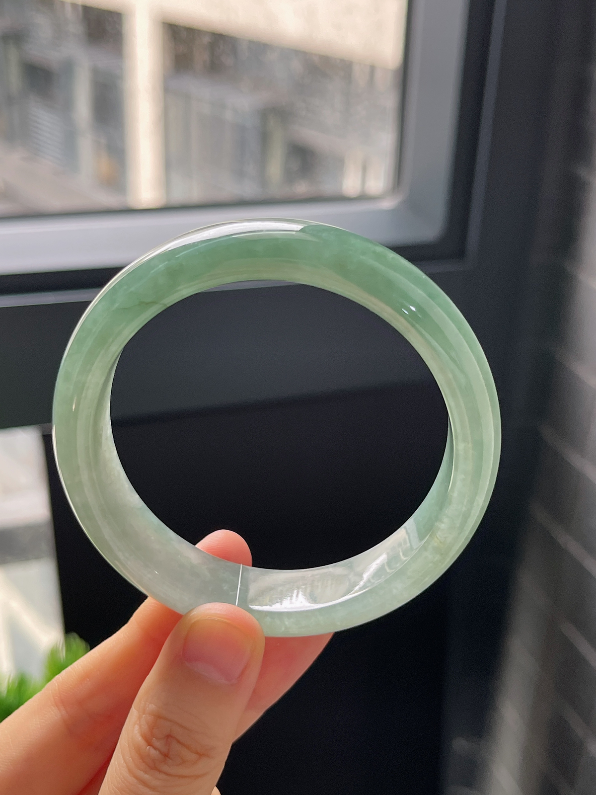 正圈55.9圈口，翡翠糯化种灰绿色手镯