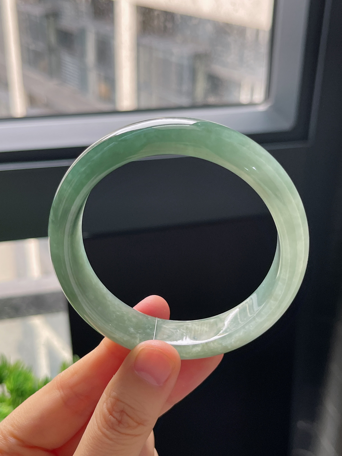 正圈57圈口，翡翠糯化种绿色手镯