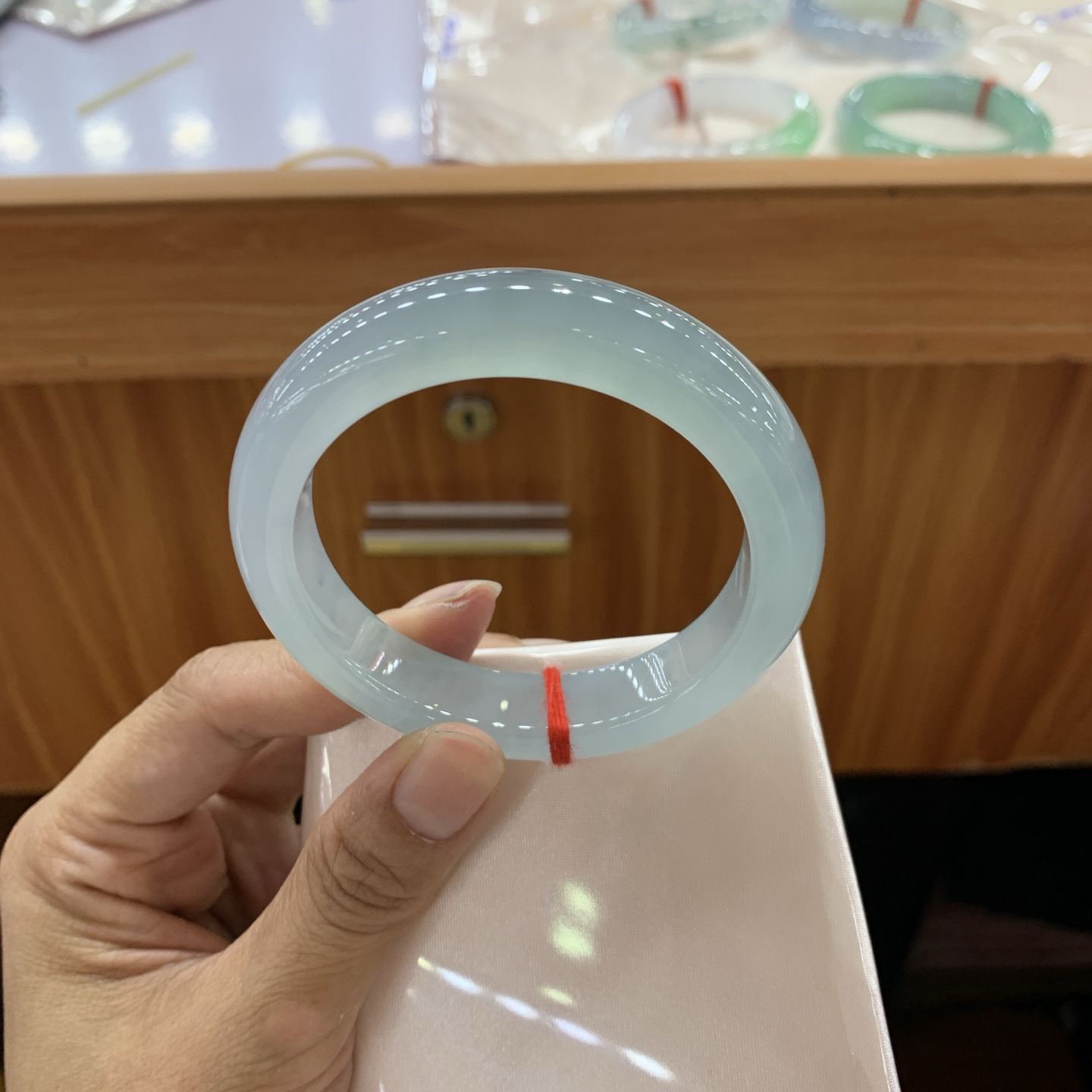 冰蓝正圈翡翠手镯
54.3-12-9