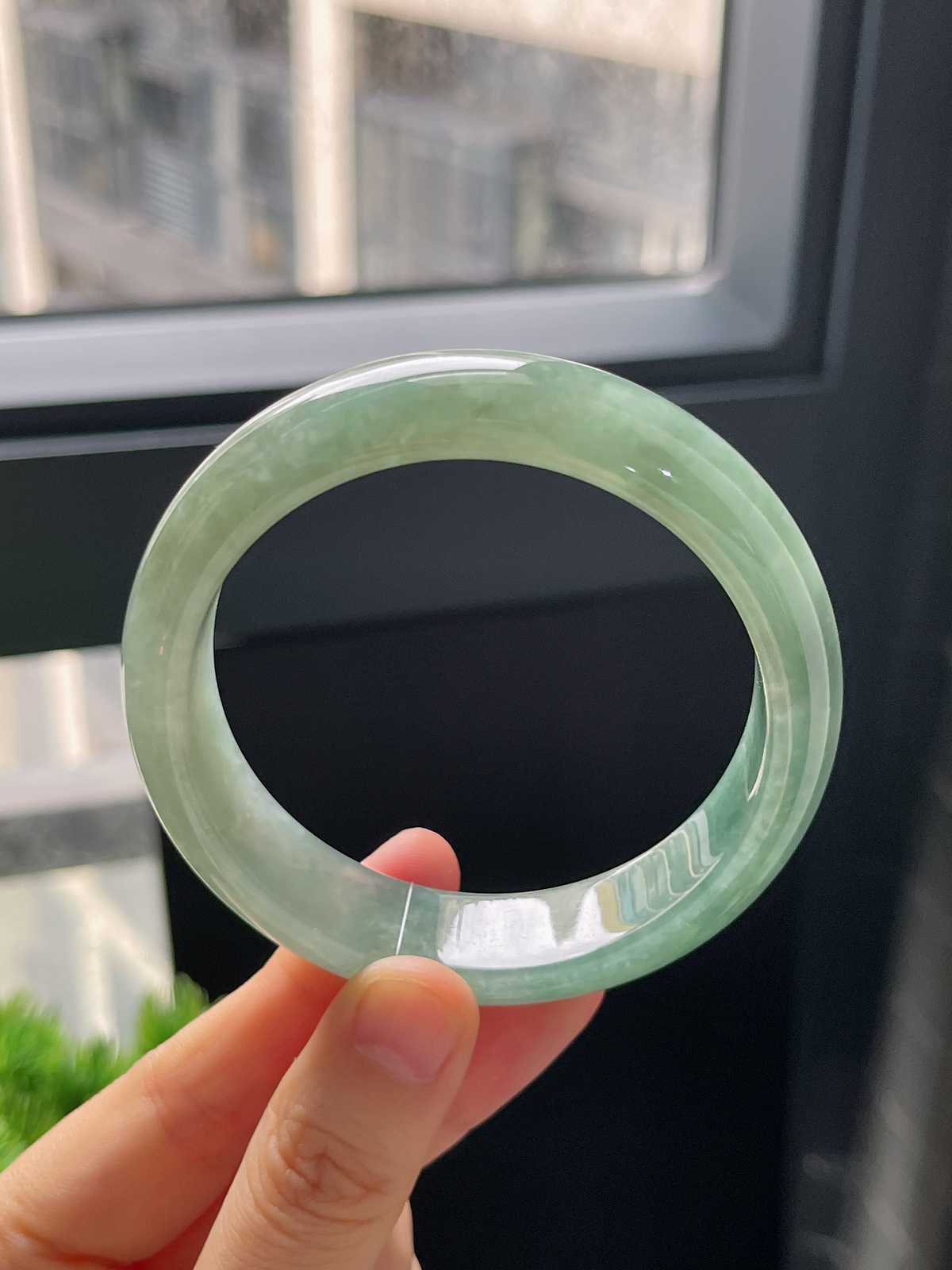 正圈57圈口，翡翠糯化种绿色手镯