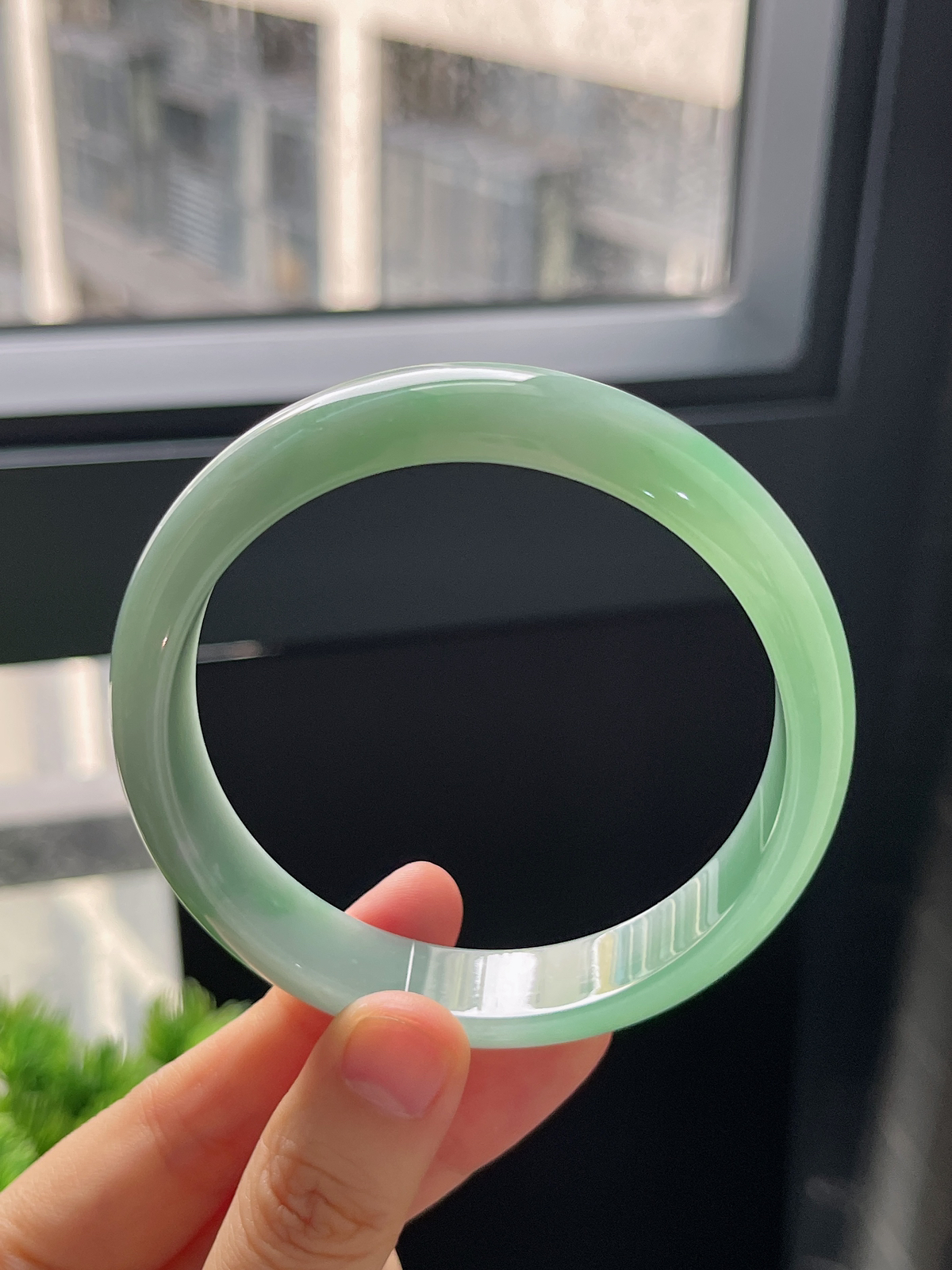 正圈61圈口，翡翠冰糯种绿色手镯
