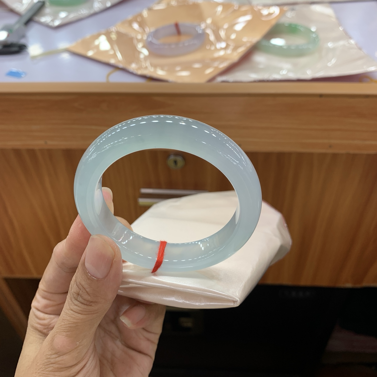 冰蓝正圈翡翠手镯
54.3-12-9