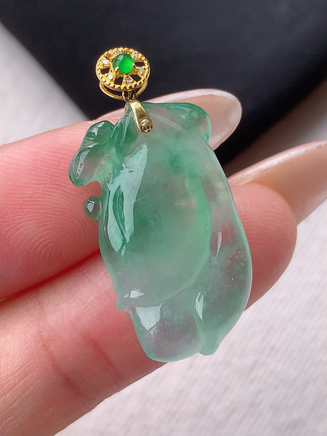 冰飘绿玉兰花吊坠 冰润细腻，佩戴优雅精致，30.4