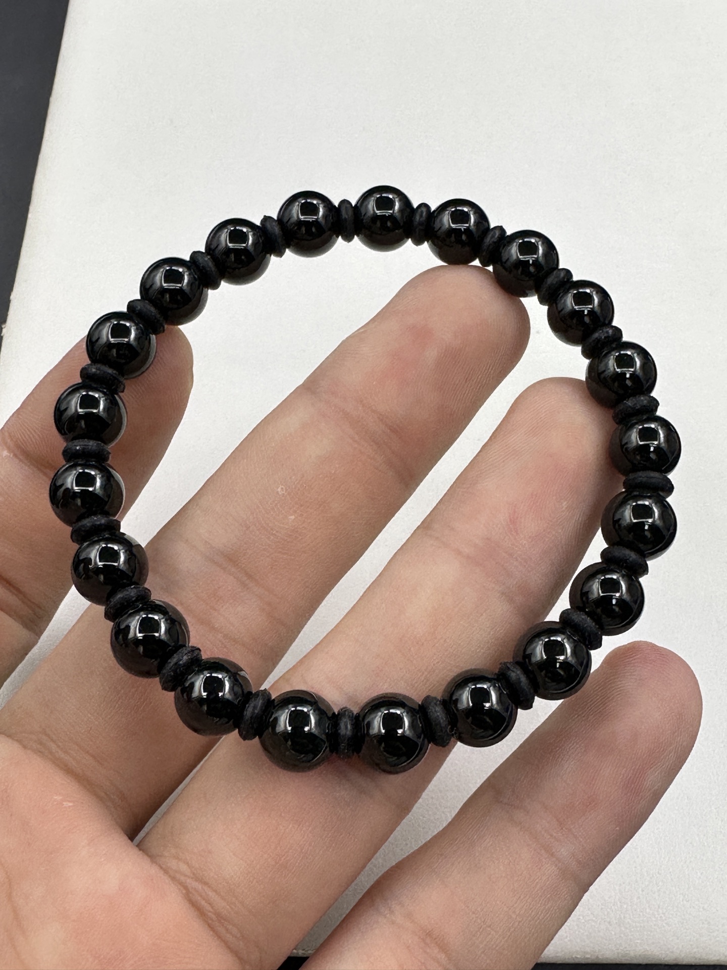 ️【墨翠手串8mm】老坑高冰   黑度极黑  灯照全透  呈帝王绿  种老起光   底极细腻  圆润饱满