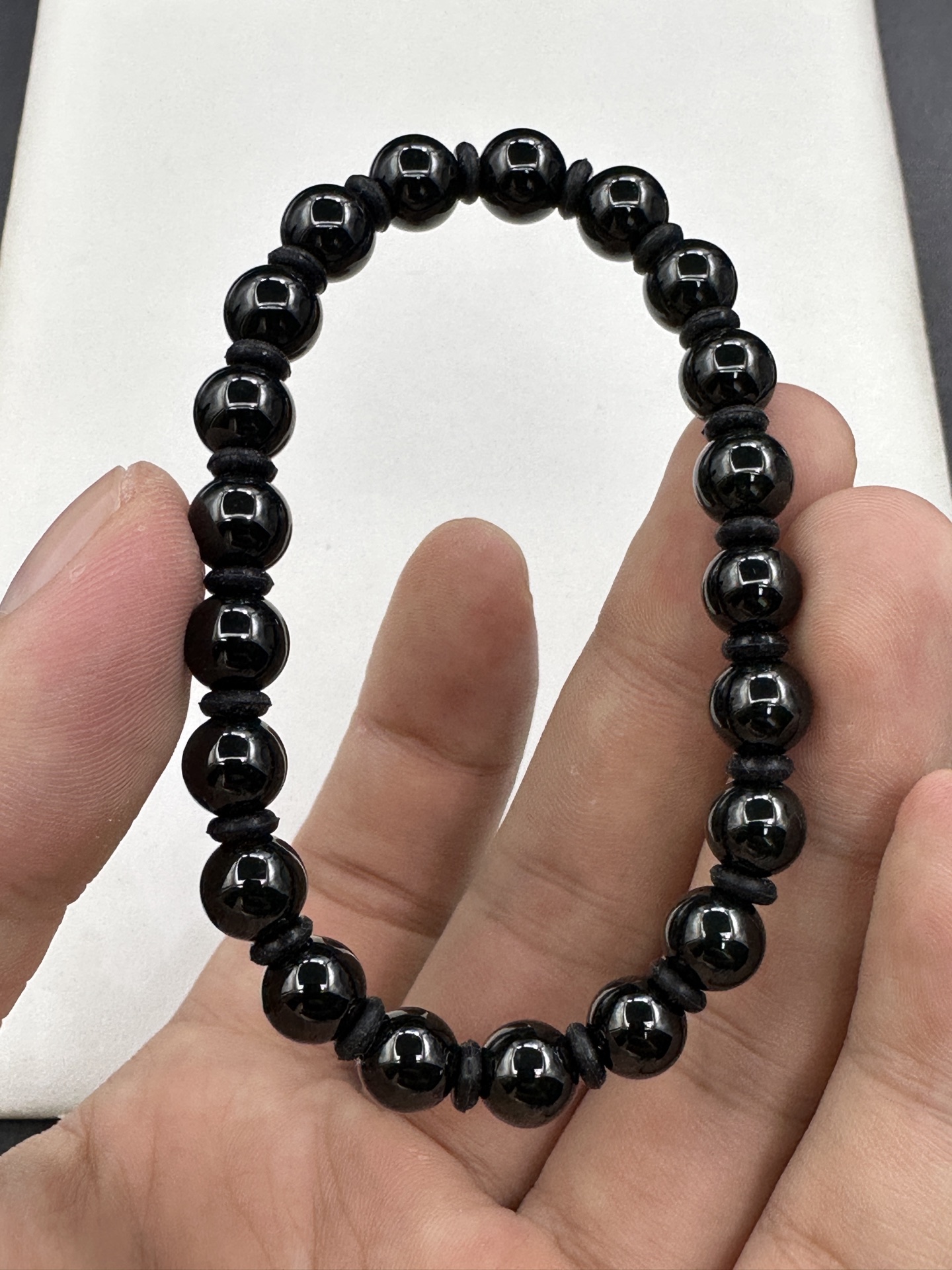 ️【墨翠手串8mm】老坑高冰   黑度极黑  灯照全透  呈帝王绿  种老起光   底极细腻  圆润饱满
