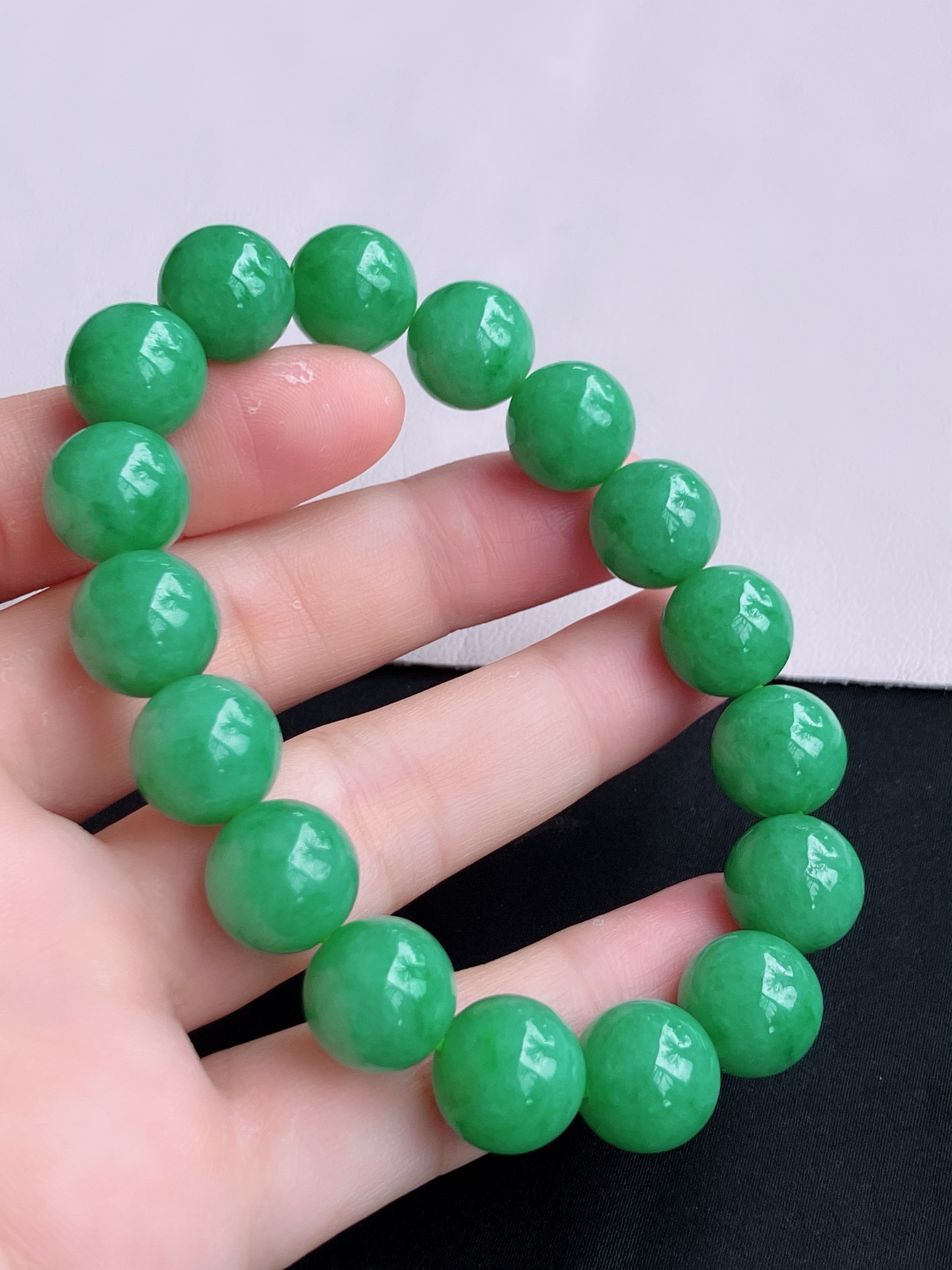 果绿手串，色美清爽，尺寸12.5/自然光实拍