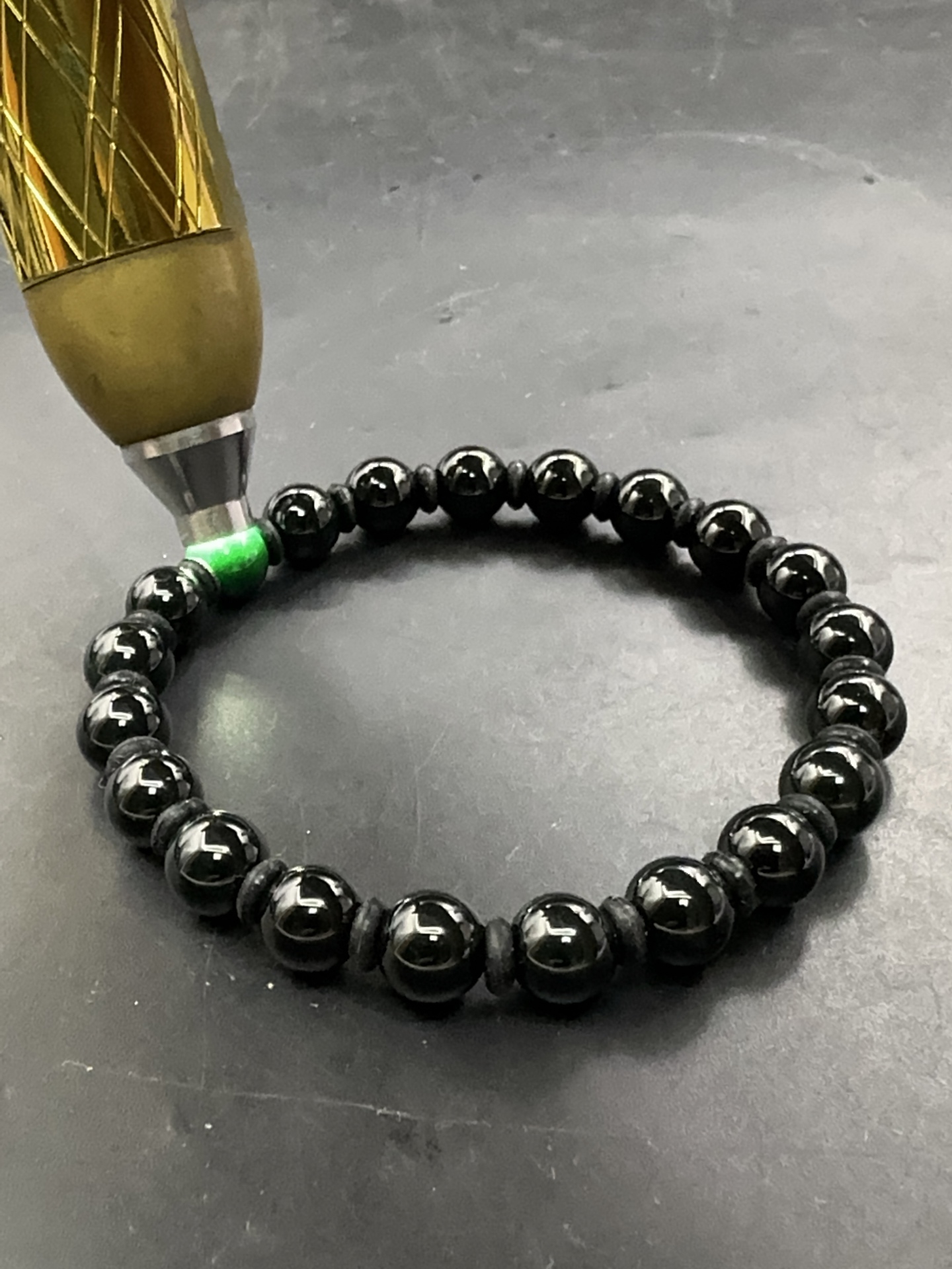 ️【墨翠手串8mm】老坑高冰   黑度极黑  灯照全透  呈帝王绿  种老起光   底极细腻  圆润饱满