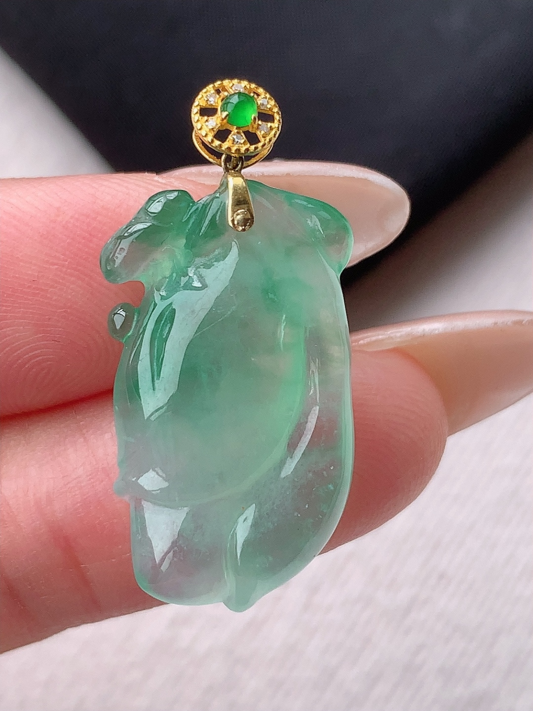 冰飘绿玉兰花吊坠 冰润细腻，佩戴优雅精致，30.4
