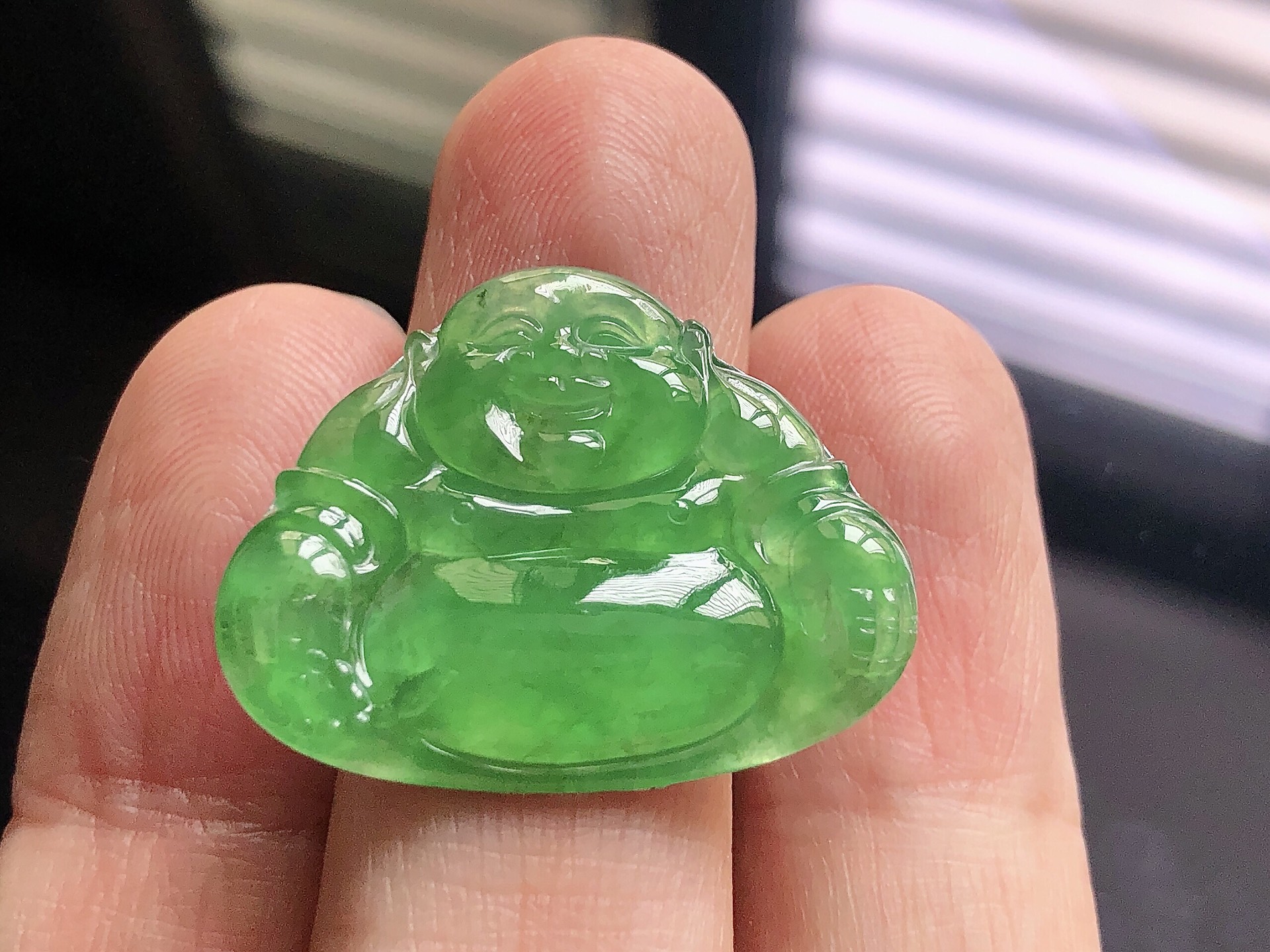 ️ 佛公， 色泽极美，通透水润，玉质细腻，夺目迷人，雕工精湛，面相慈祥大气，品相，无裂，尺寸28.