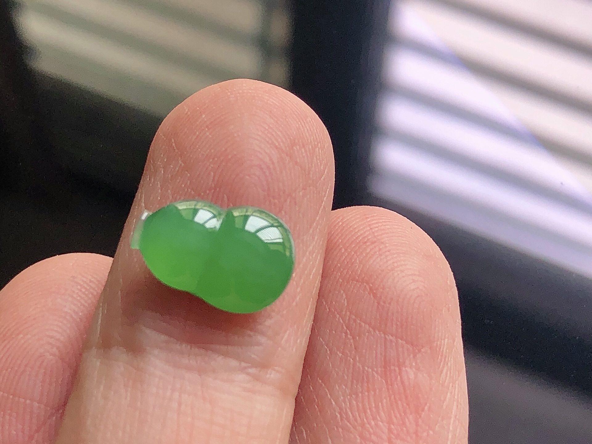 ️ 冰种满色葫芦， 色泽极美，通透水润，玉质细腻，夺目迷人，镶嵌效果，品相，无裂，尺寸12.2*8.2*3.3