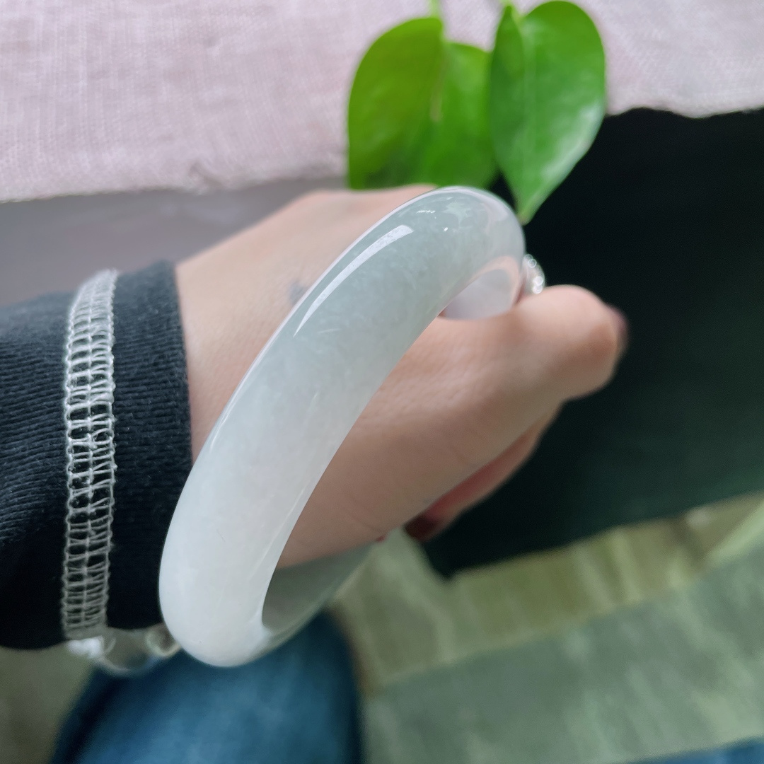 60.4/13/8.3，淡绿底正圈，大圈口，水润细腻，干干净净，柔美动人，无裂，ss52625a