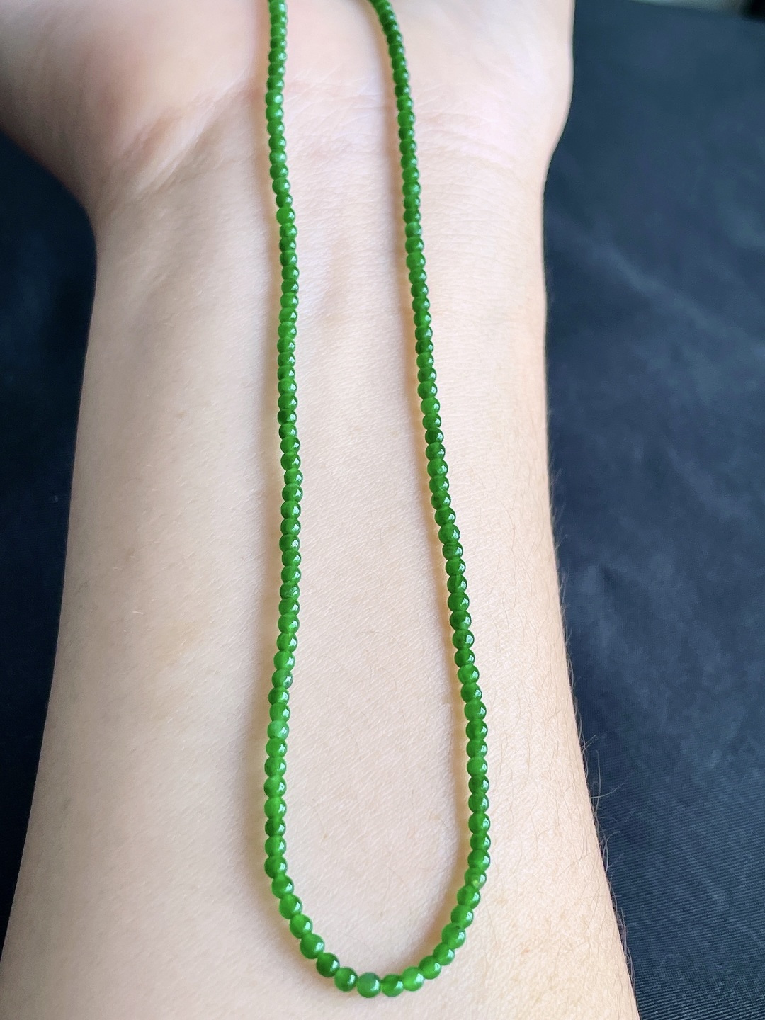 珠子冰辣绿珠链圆珠珠子珠链，说明性比高，尺寸2mm，30cm，重量6克