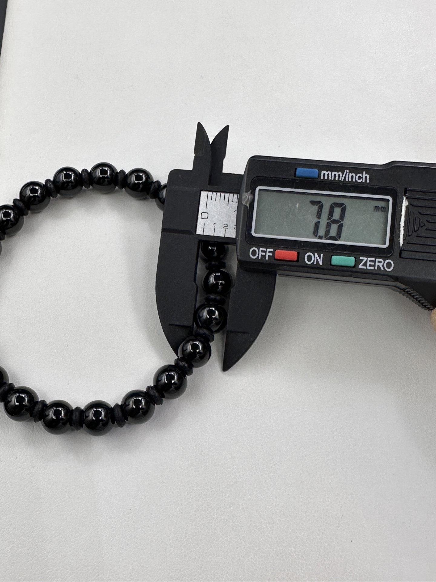 ️【墨翠手串8mm】老坑高冰   黑度极黑  灯照全透  呈帝王绿  种老起光   底极细腻  圆润饱满