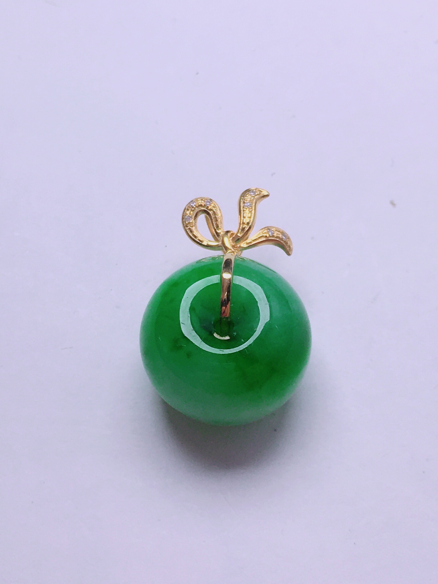 ️高冰绿平安扣吊坠，晶莹剔透，新颖时尚，无裂，22.4