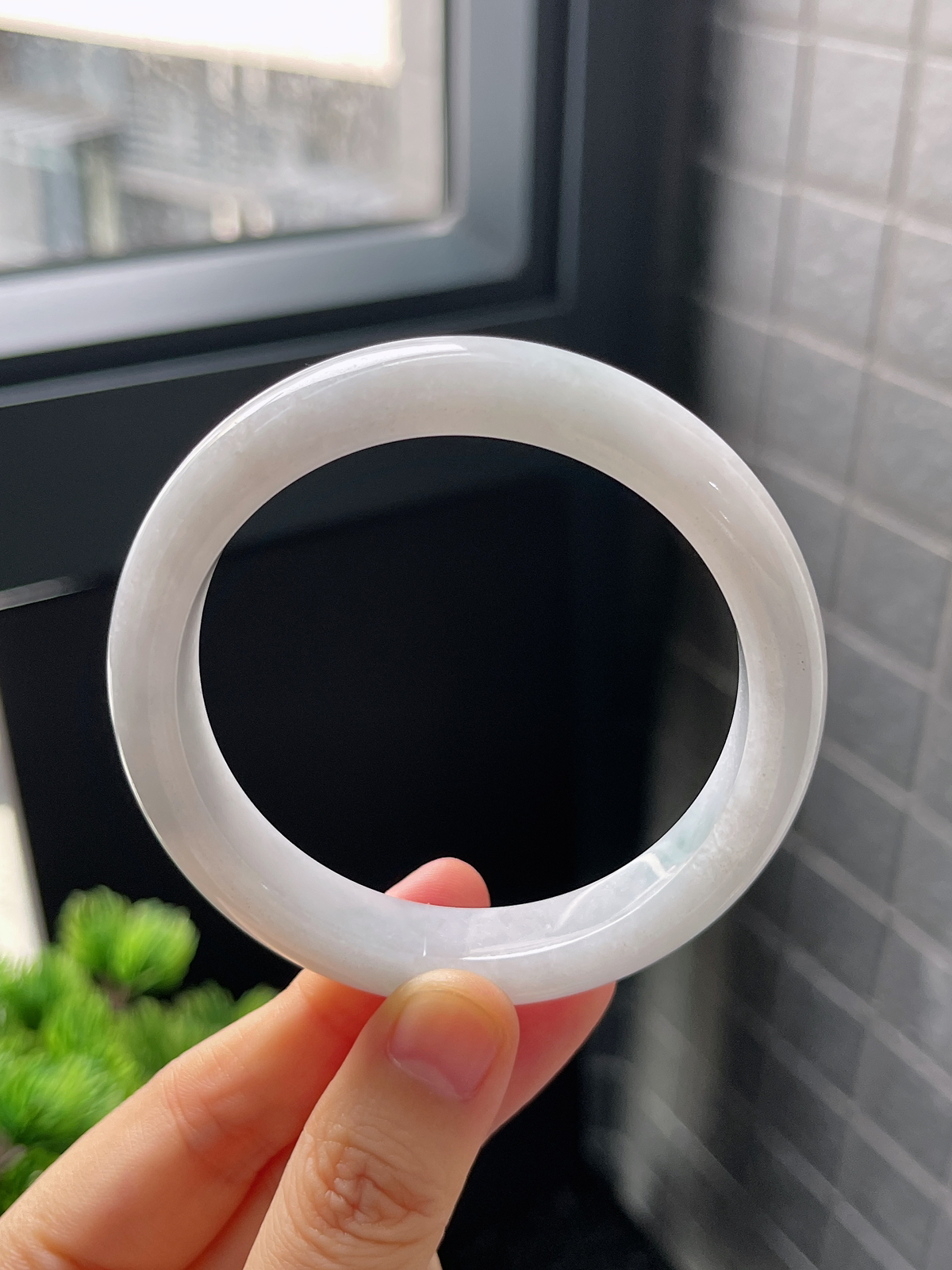 正圈56.3圈口，翡翠糯化种白色手镯