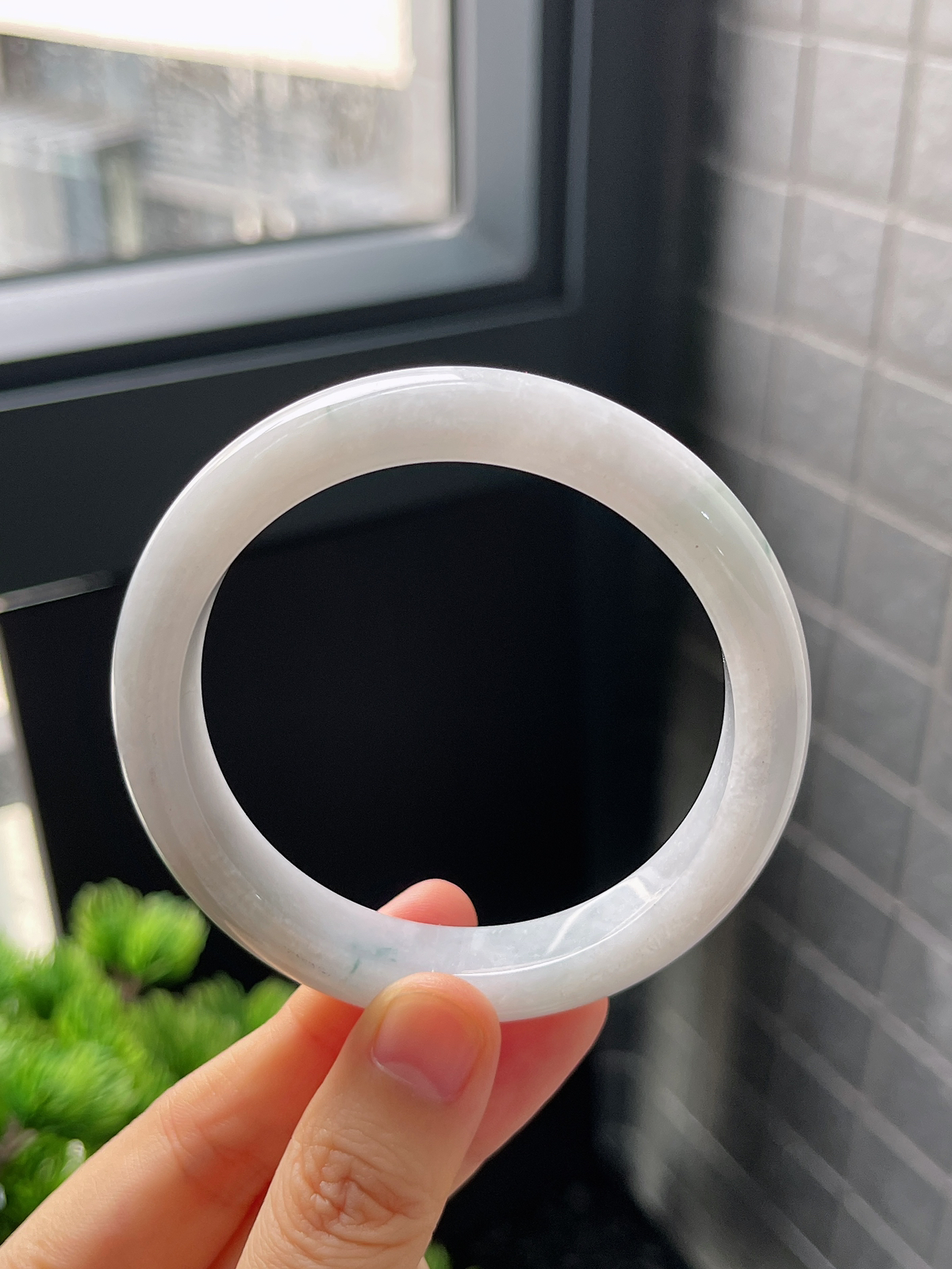 正圈56.3圈口，翡翠糯化种白色手镯