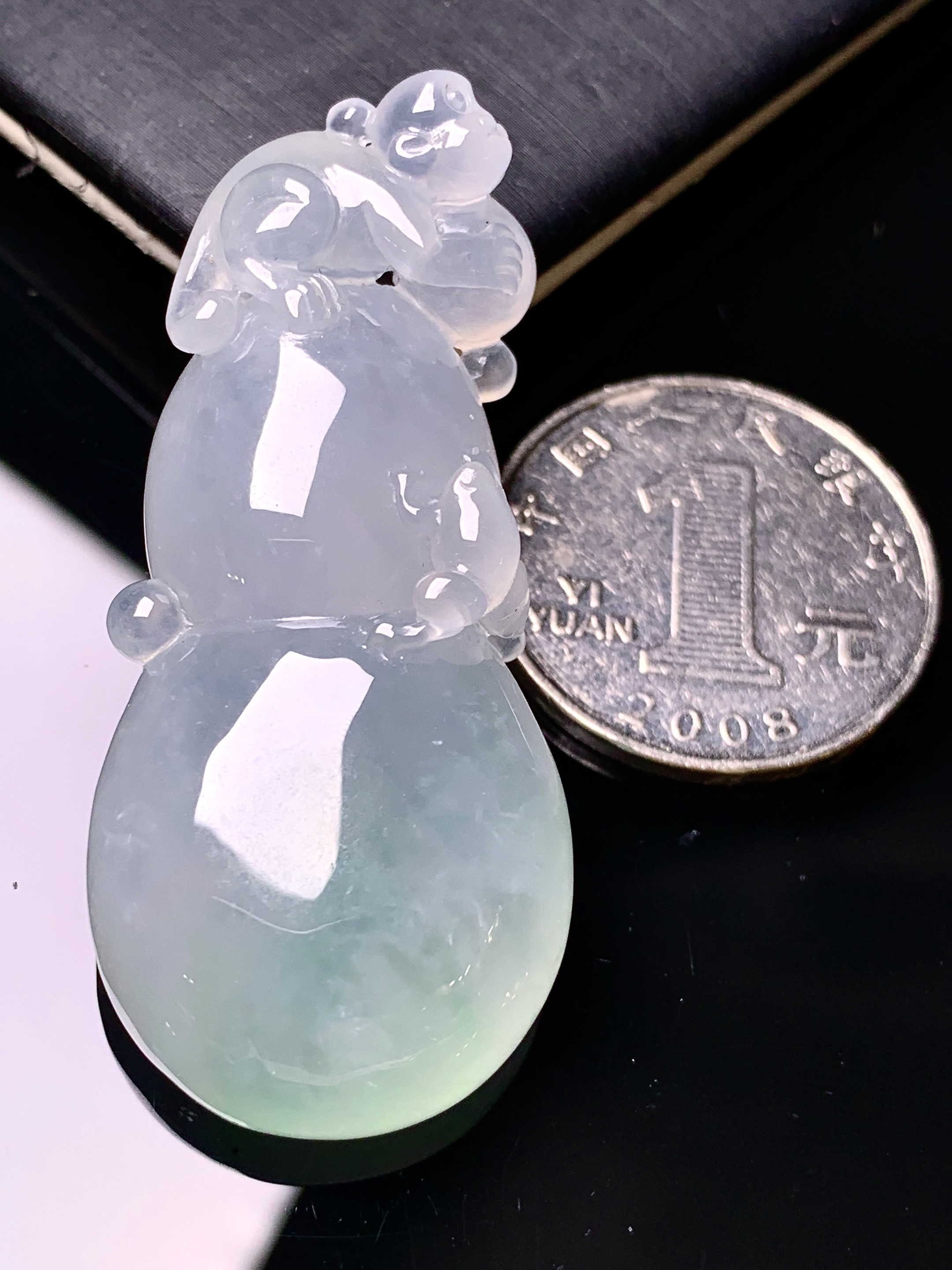 冰种葫芦吊坠 玉质细腻 色泽艳丽清新 水润亮眼 整体尺寸50.2*22.6*11.3 f4