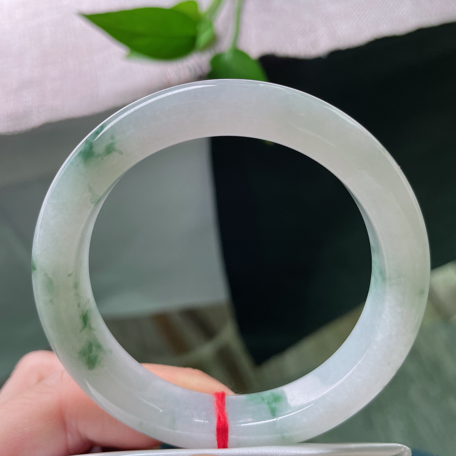 56.4/11.6/8.8，飘花正圈，白底为纸，如墨渲染，灵动充满活力，皮纹ss52376a