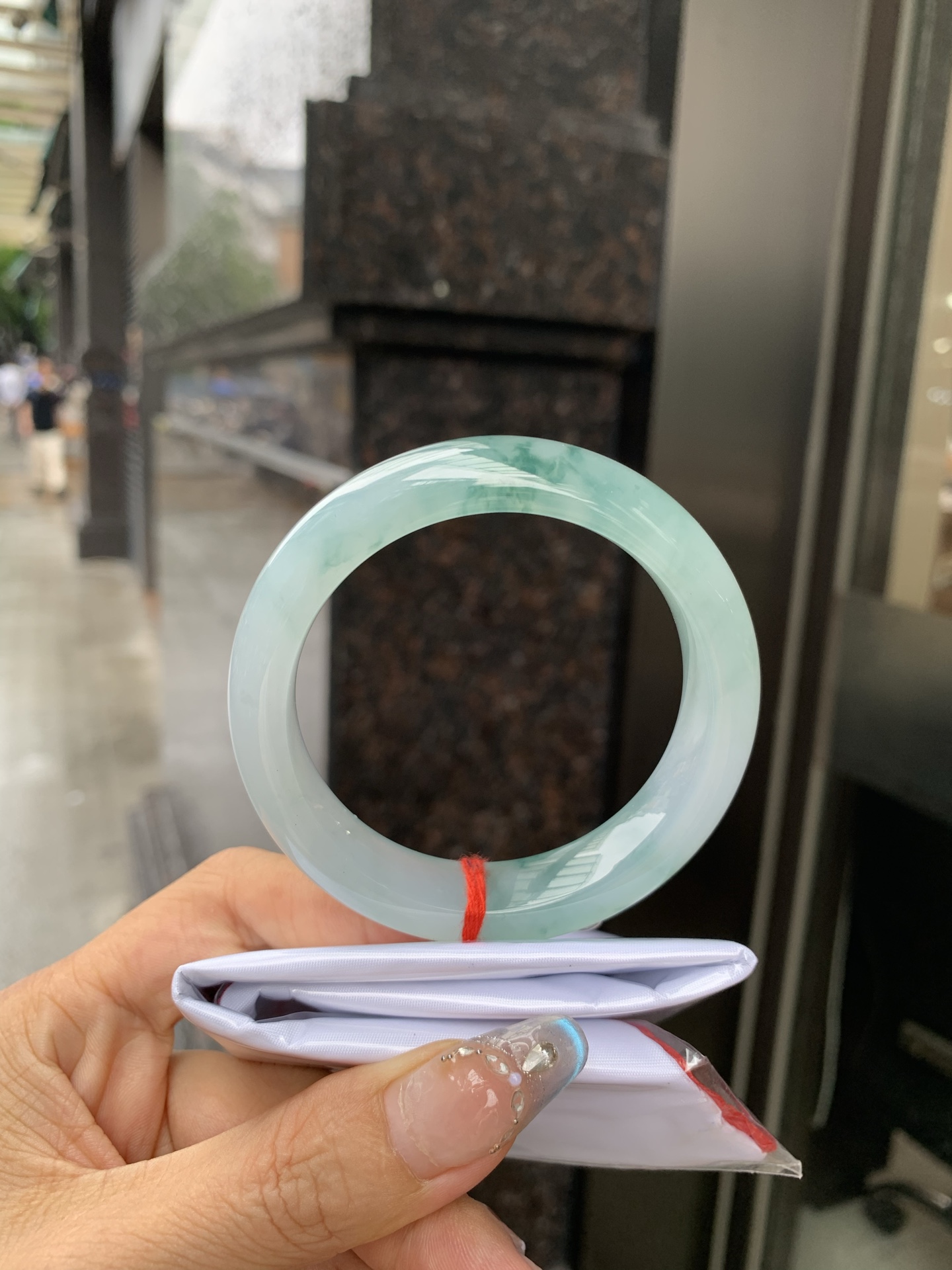 冰飘花正圈 54.6-8.7-13.3 0519-N766 打灯细纹，底妆冰润细腻，冰底中开出了朵朵