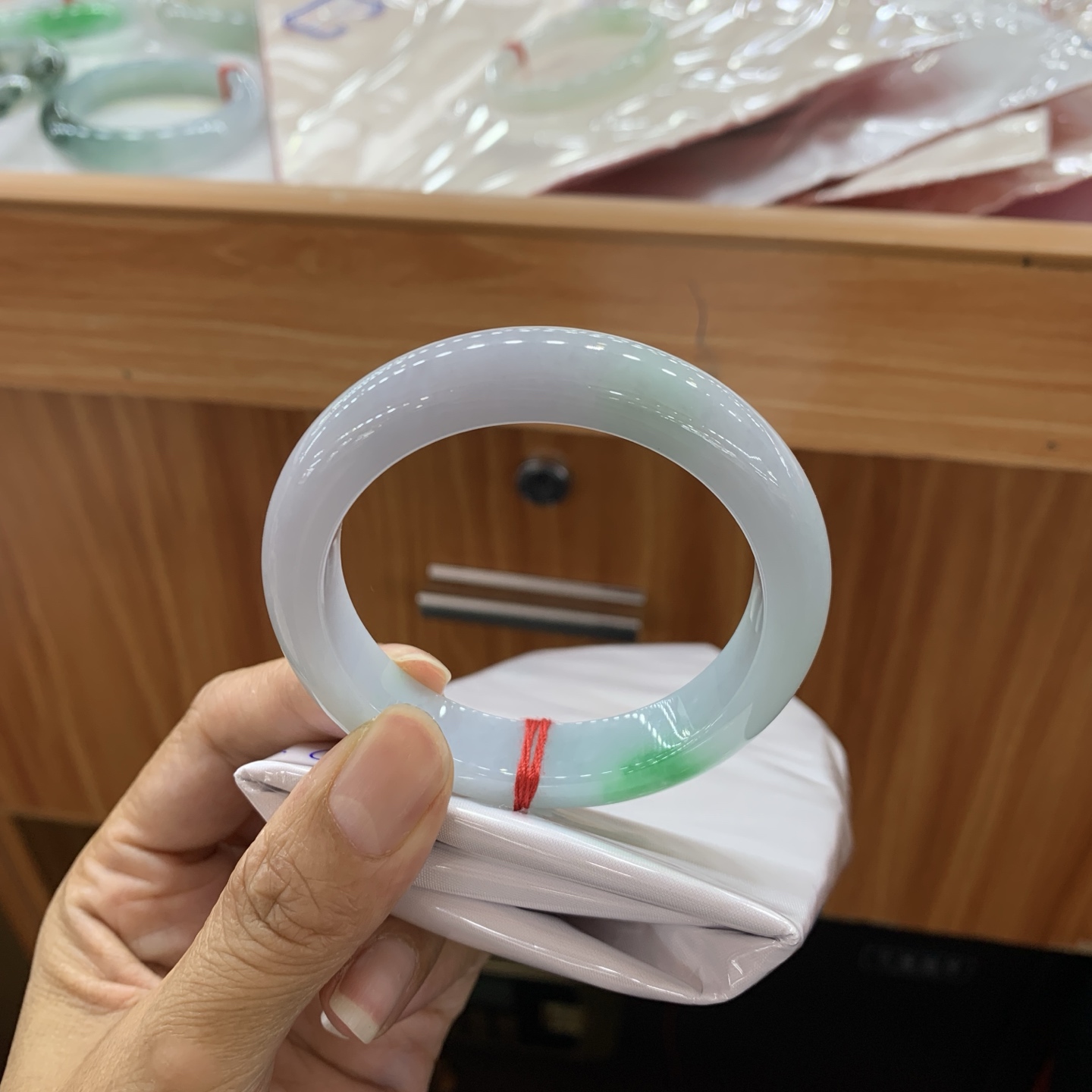 飘绿正圈翡翠手镯 52.3-11.7-8.2