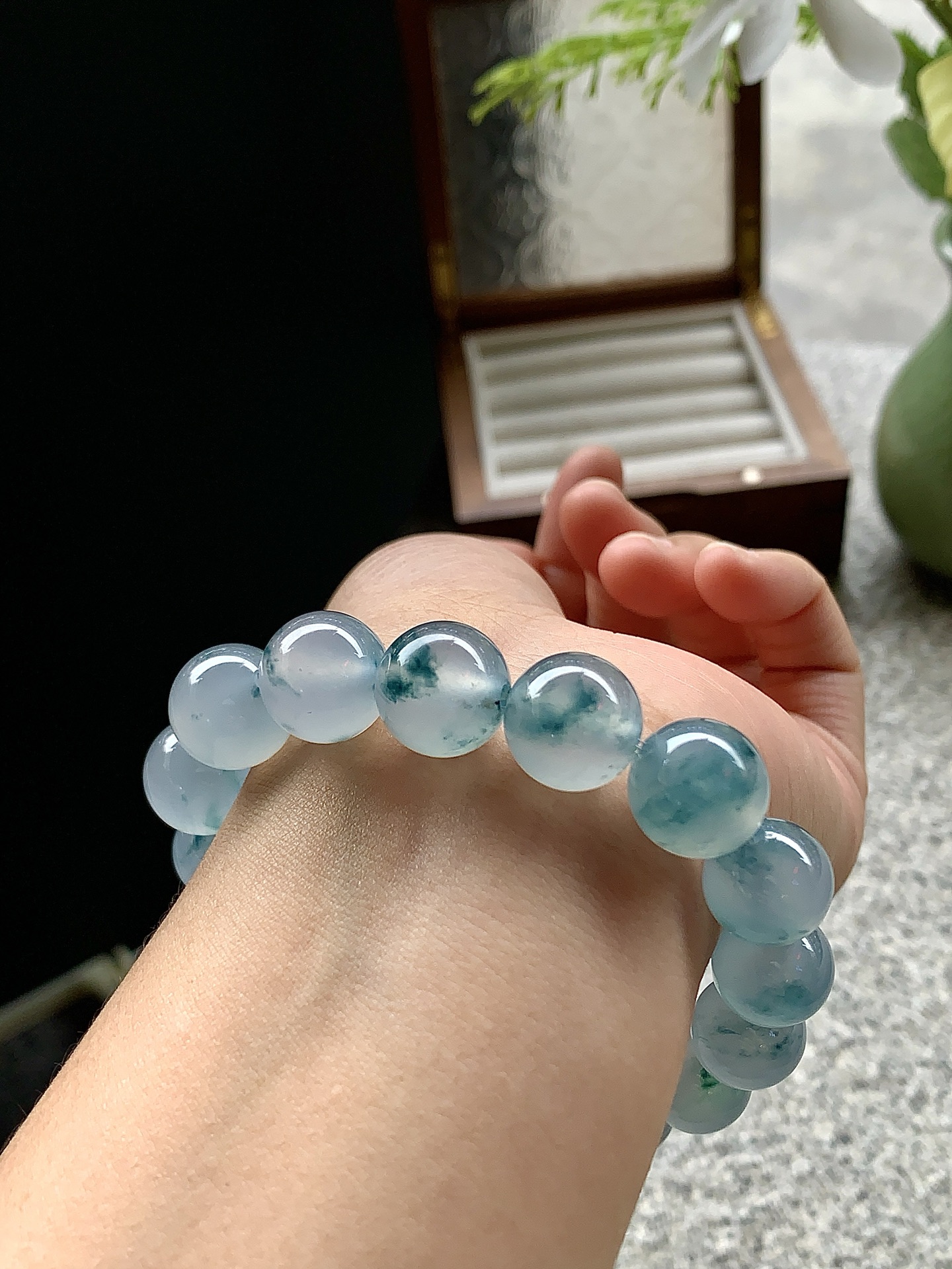 飘彩珠串色泽莹润，水润清雅 尺寸11.7/12.9，共16颗