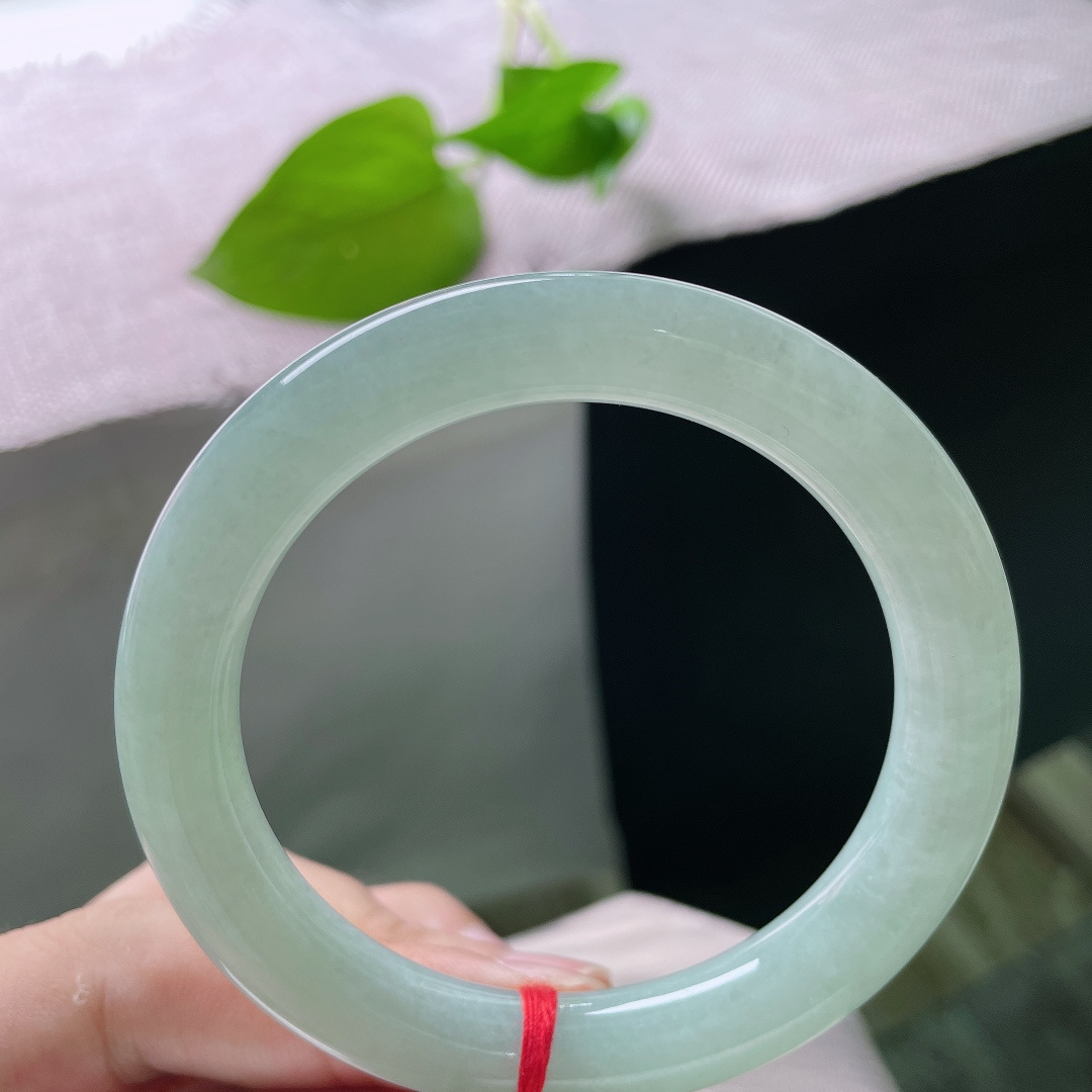 绿底圆条，水润细腻，种老，淡雅倾心，佩戴减龄，显白，无裂，ss50717a
