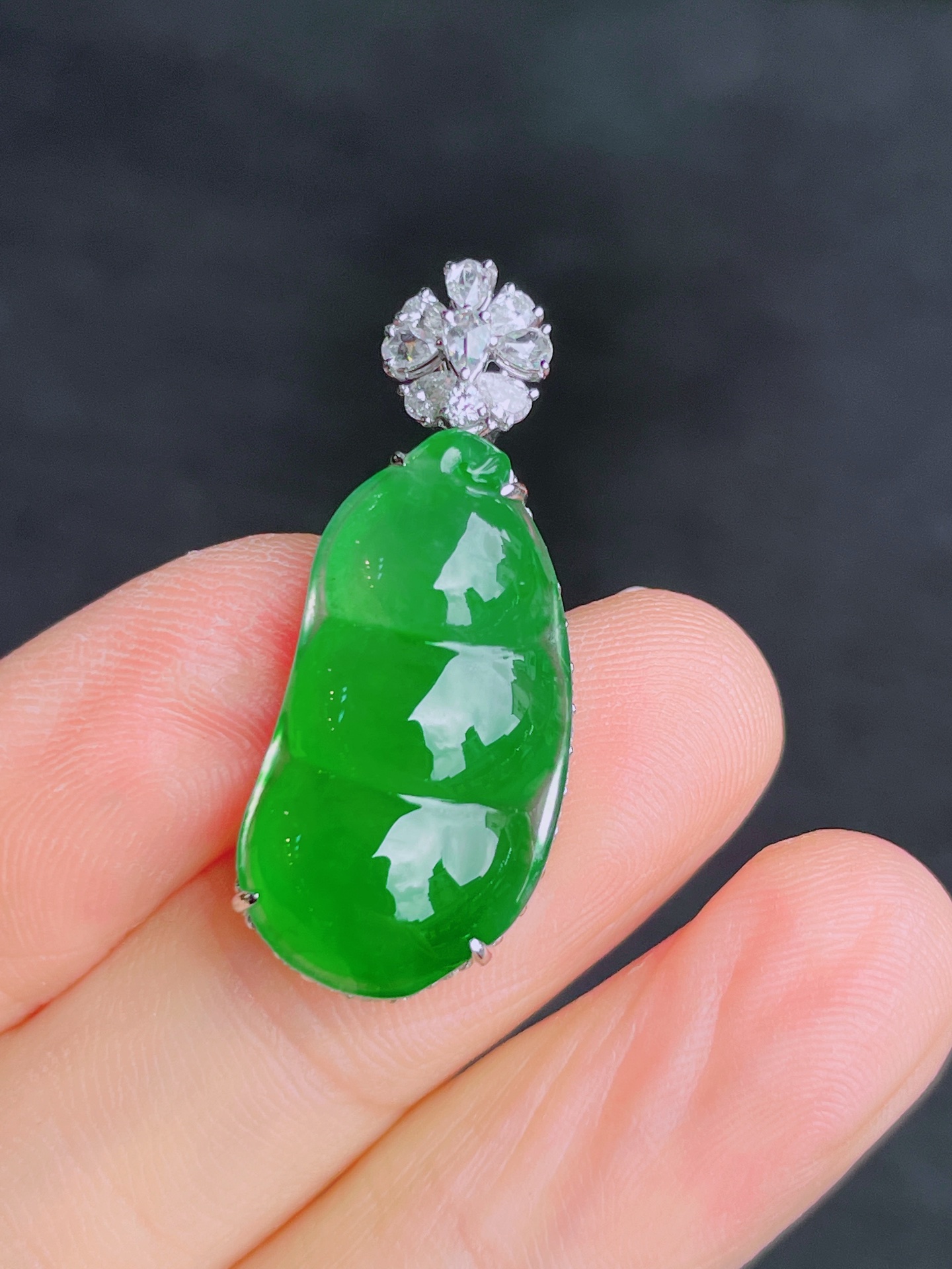 高冰绿福豆吊坠，晶莹剔透，新颖时尚，无裂，32