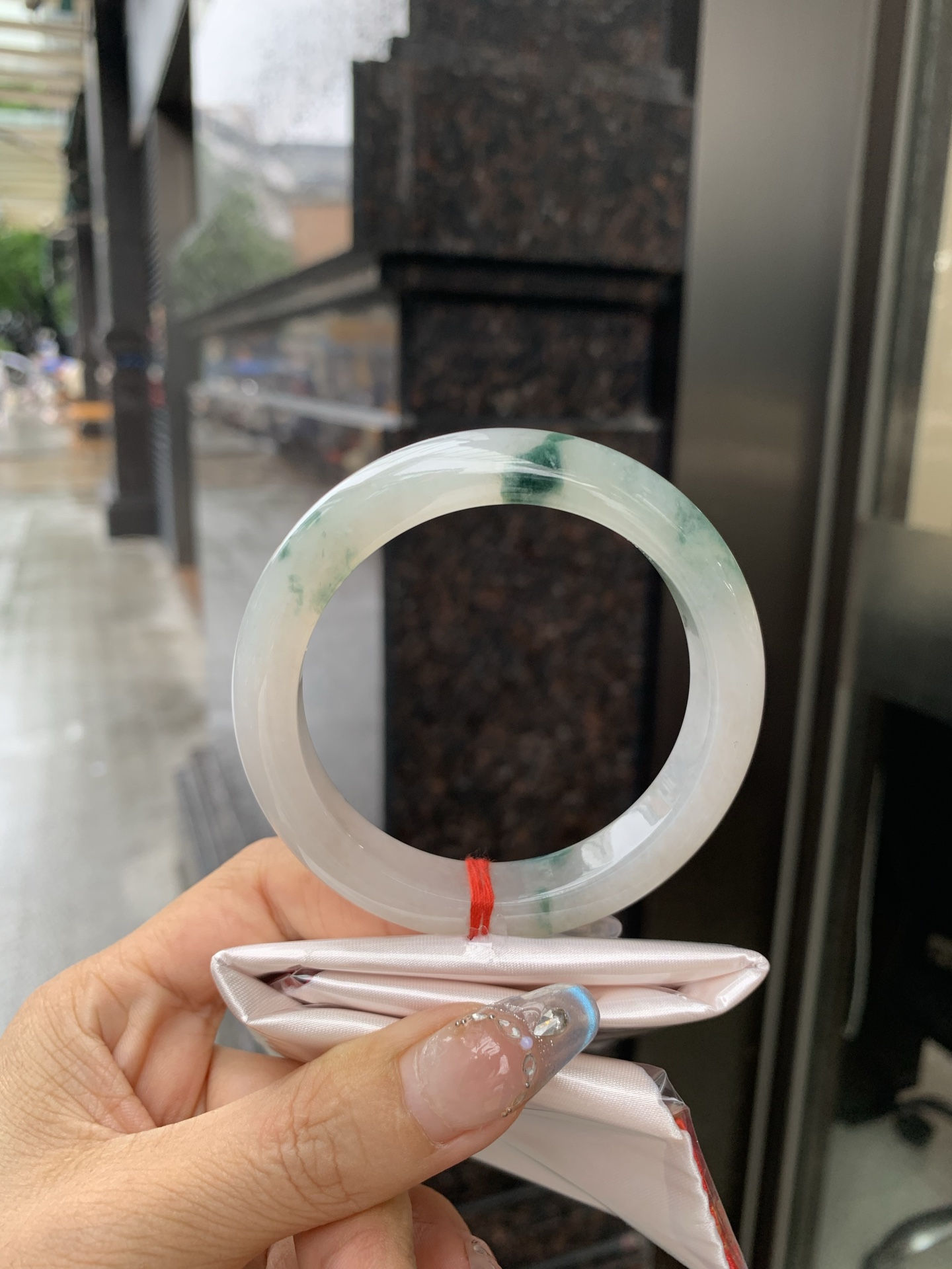 冰飘花正圈 0519-4A118 打灯棉线，底妆冰润细腻，冰底中开出了朵朵蓝花，飘花灵动飘逸，勾勒出