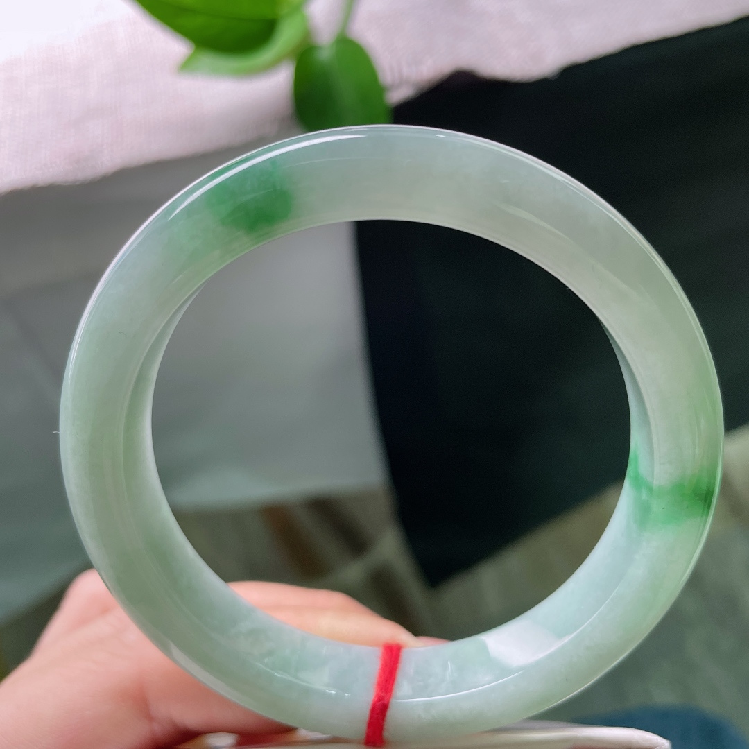 飘绿正圈，底子细腻，清爽，简约不简单，一点皮纹，ss52560a