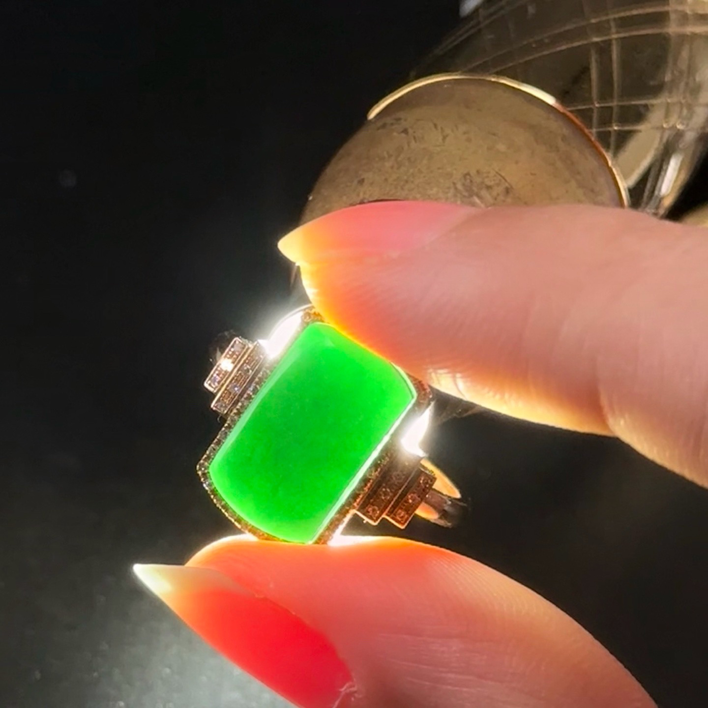 精品18k墨翠马鞍女戒 种好色正 黑度极好 打灯通透 油性十足 尺寸15.4