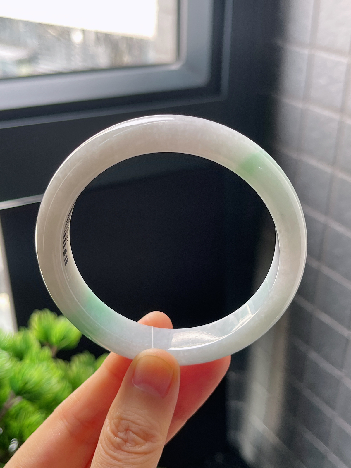 正圈58圈口，翡翠糯化种飘绿手镯