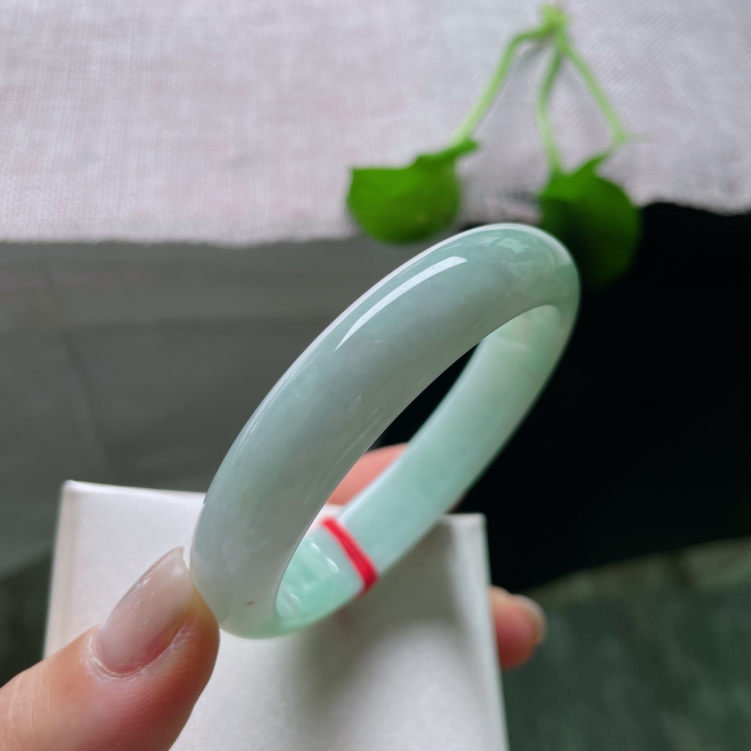 53.6/12.2/6.6，浅绿底正圈，如初春的新芽，清新淡雅，显气质，有纹，ss52232a