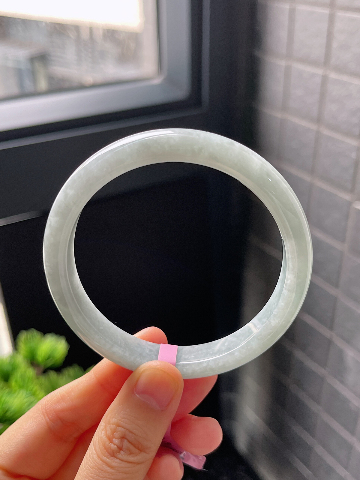 正圈58.2圈口，翡翠糯化种淡绿色手镯