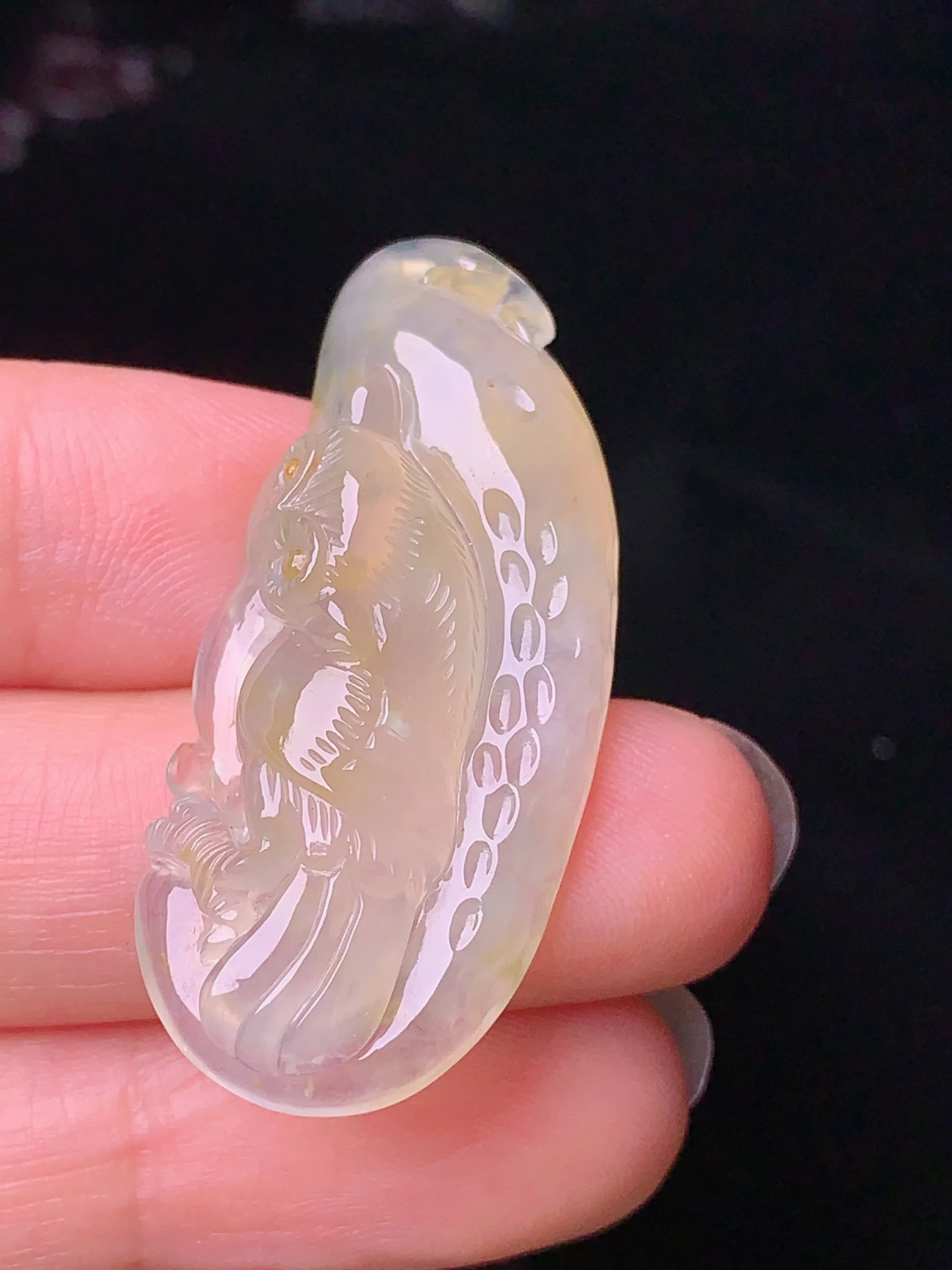 冰黄翡猫头鹰吊坠 玉质细腻 色泽艳丽清新 水润亮眼 整体尺寸39.1*17.1*8.5 c1