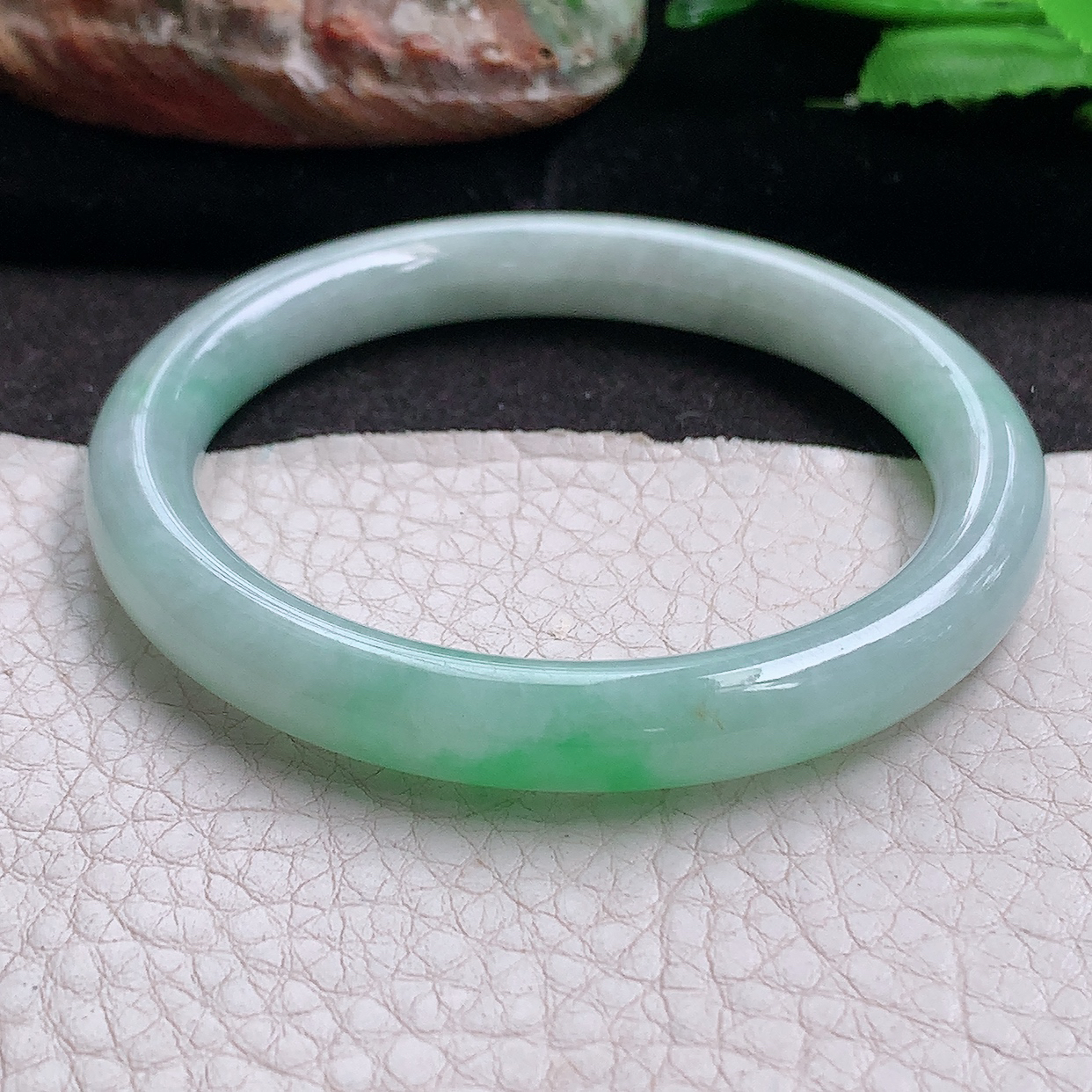 n小圈口51*8.2*7.5叮当镯 缅甸翡翠a货玉手镯飘绿圆条珠宝玉手环 美人镯