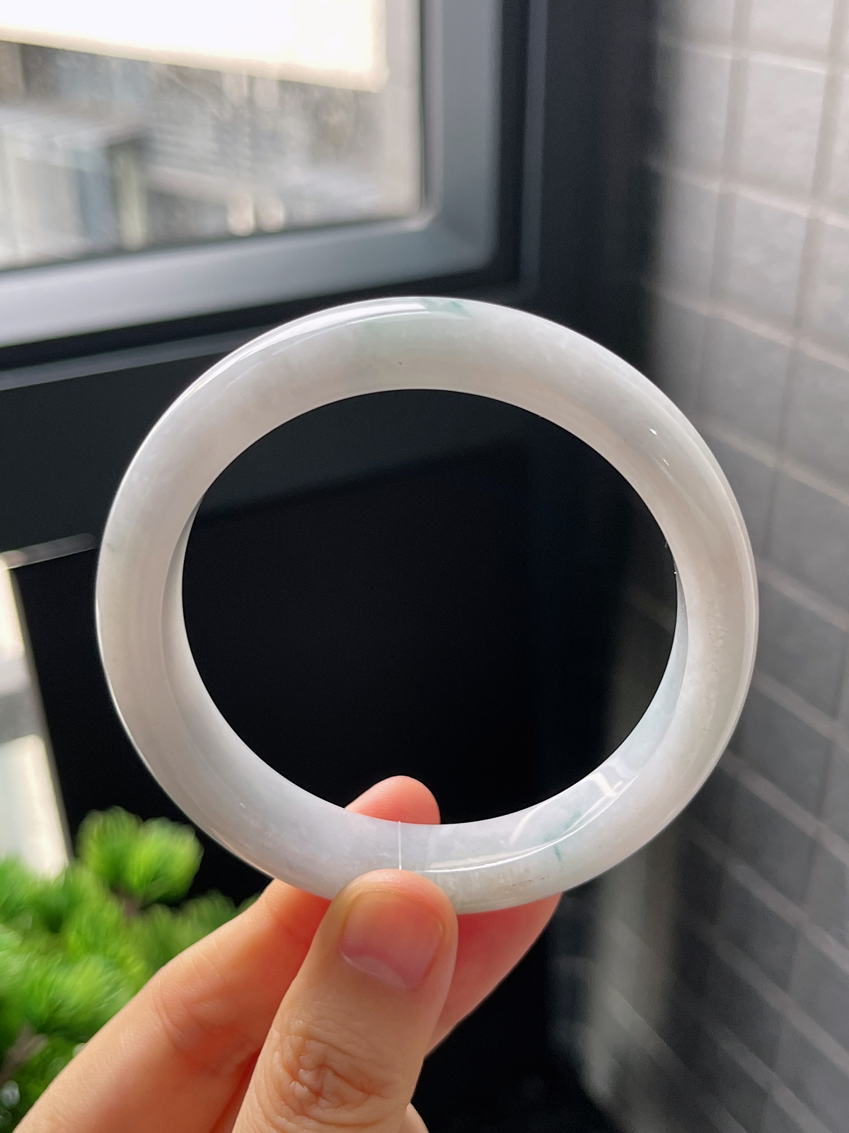 正圈56.3圈口，翡翠糯化种白色手镯